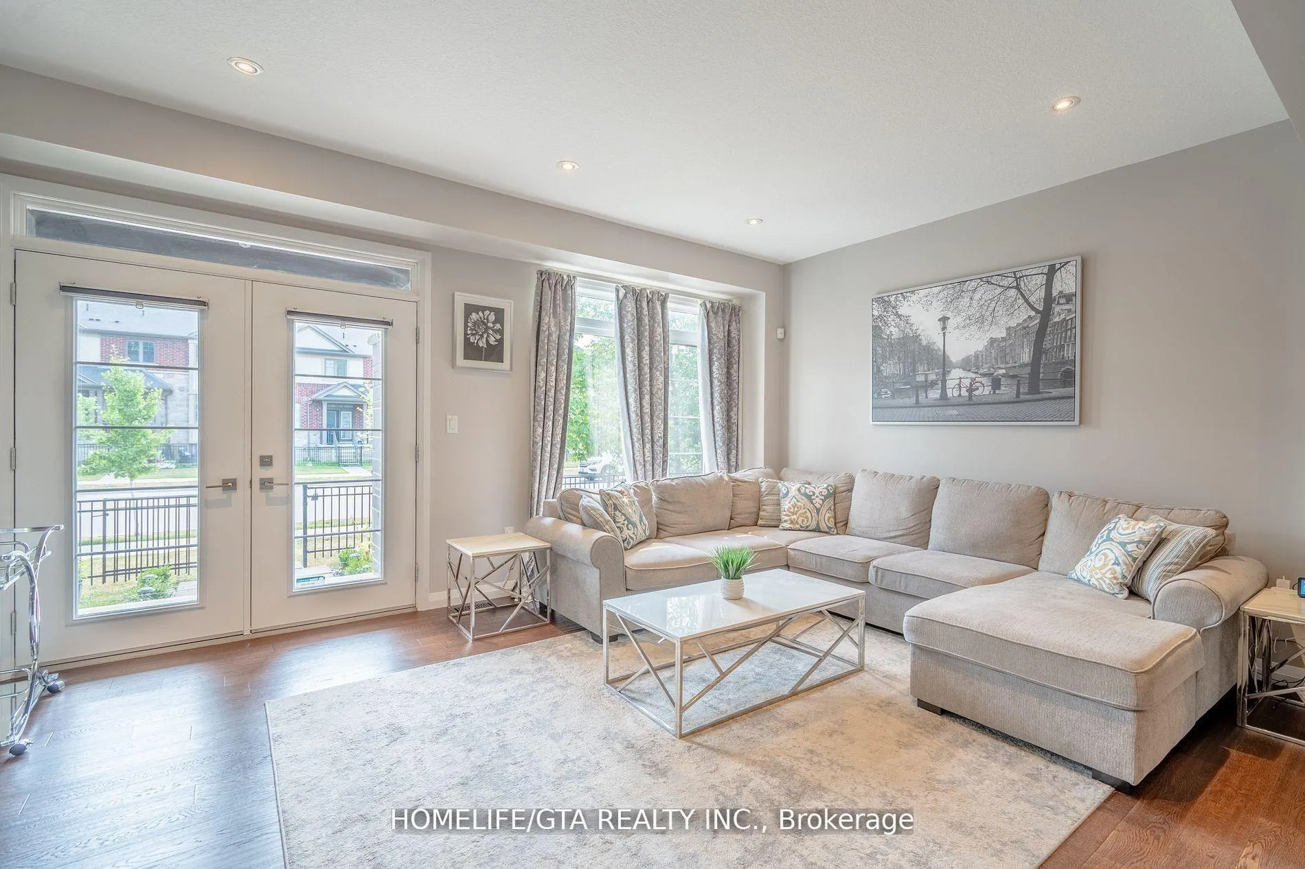 Photo 5 of 12 Shay Lane, Hamilton, Ancaster — HOMEH