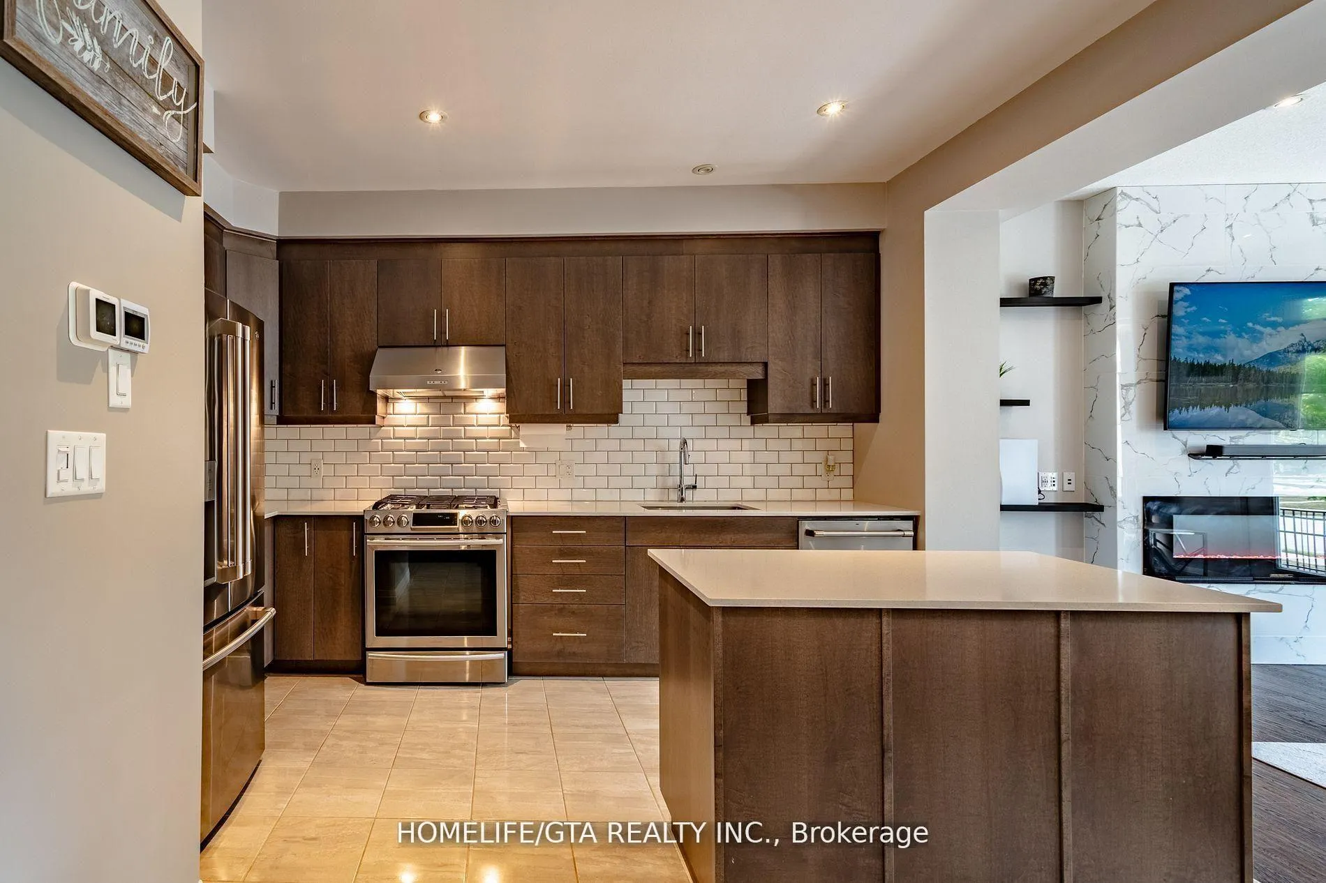 Photo 14 of 12 Shay Lane, Hamilton, Ancaster — HOMEH