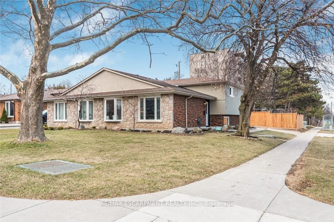 Photo 6 of 2 Country Club Drive, Hamilton, Vincent — HOMEH