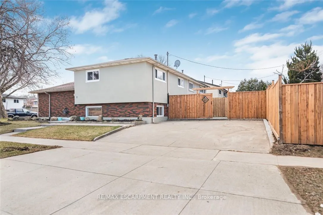 Photo 10 of 2 Country Club Drive, Hamilton, Vincent — HOMEH