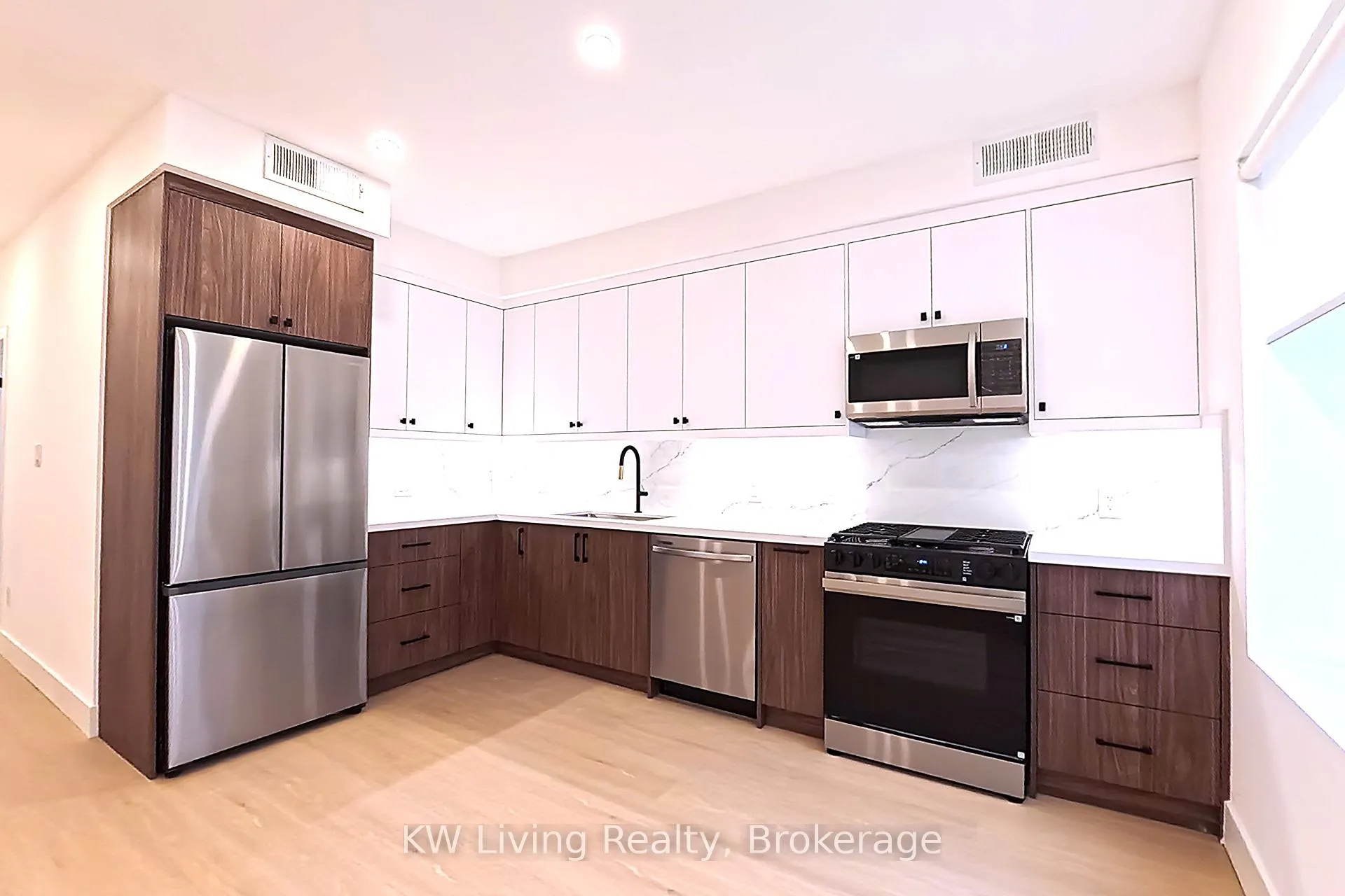 Photo 3 of Unit 101, 712 Eglinton Avenue E, Toronto, Leaside — HOMEH