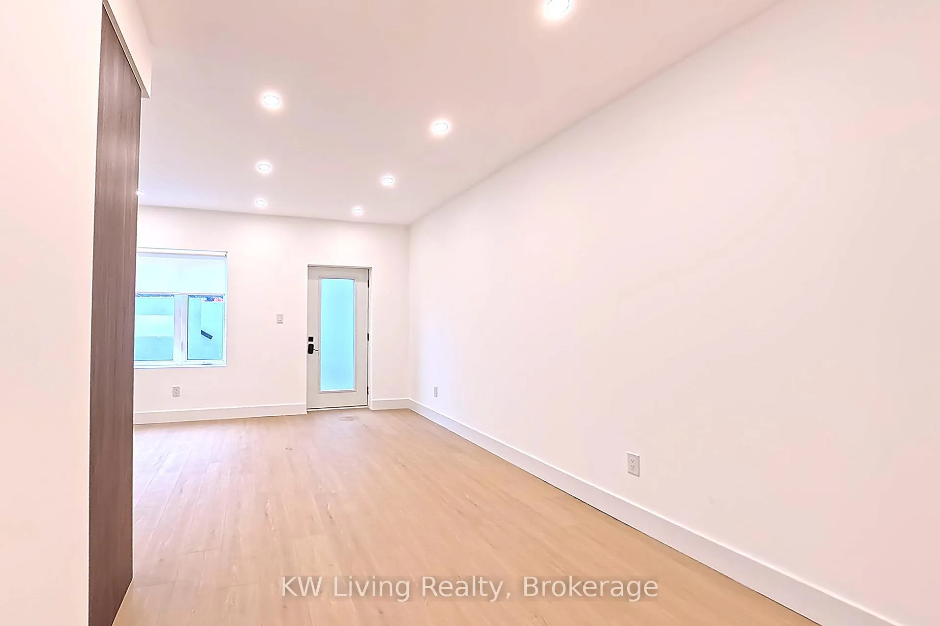 Photo 6 of Unit 101, 712 Eglinton Avenue E, Toronto, Leaside — HOMEH