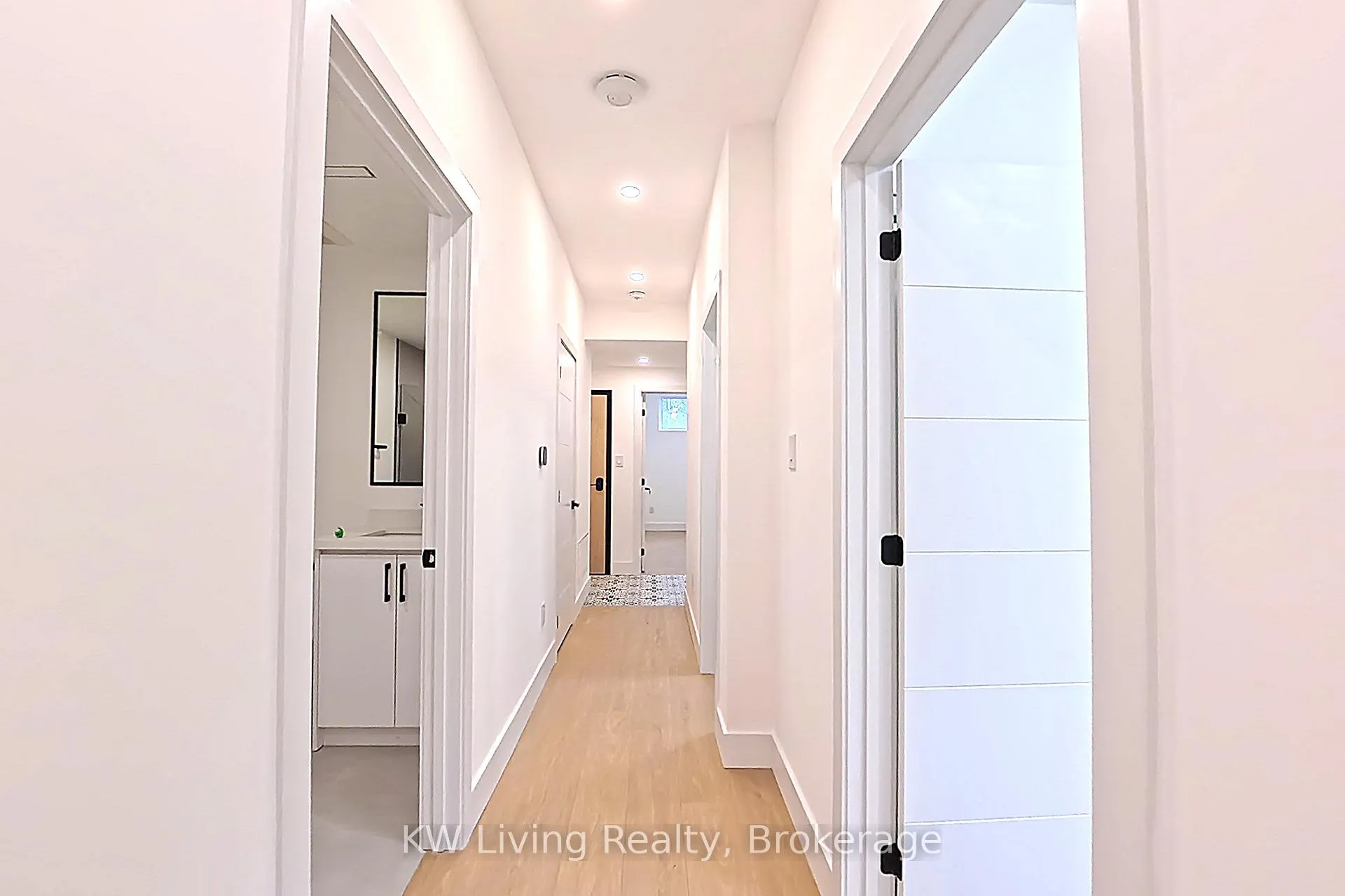 Photo 7 of Unit 101, 712 Eglinton Avenue E, Toronto, Leaside — HOMEH