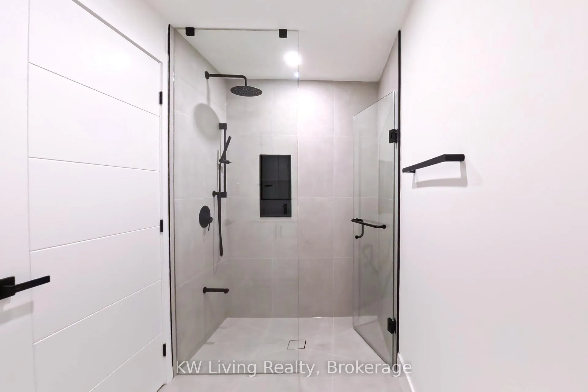 Photo 12 of Unit 101, 712 Eglinton Avenue E, Toronto, Leaside — HOMEH