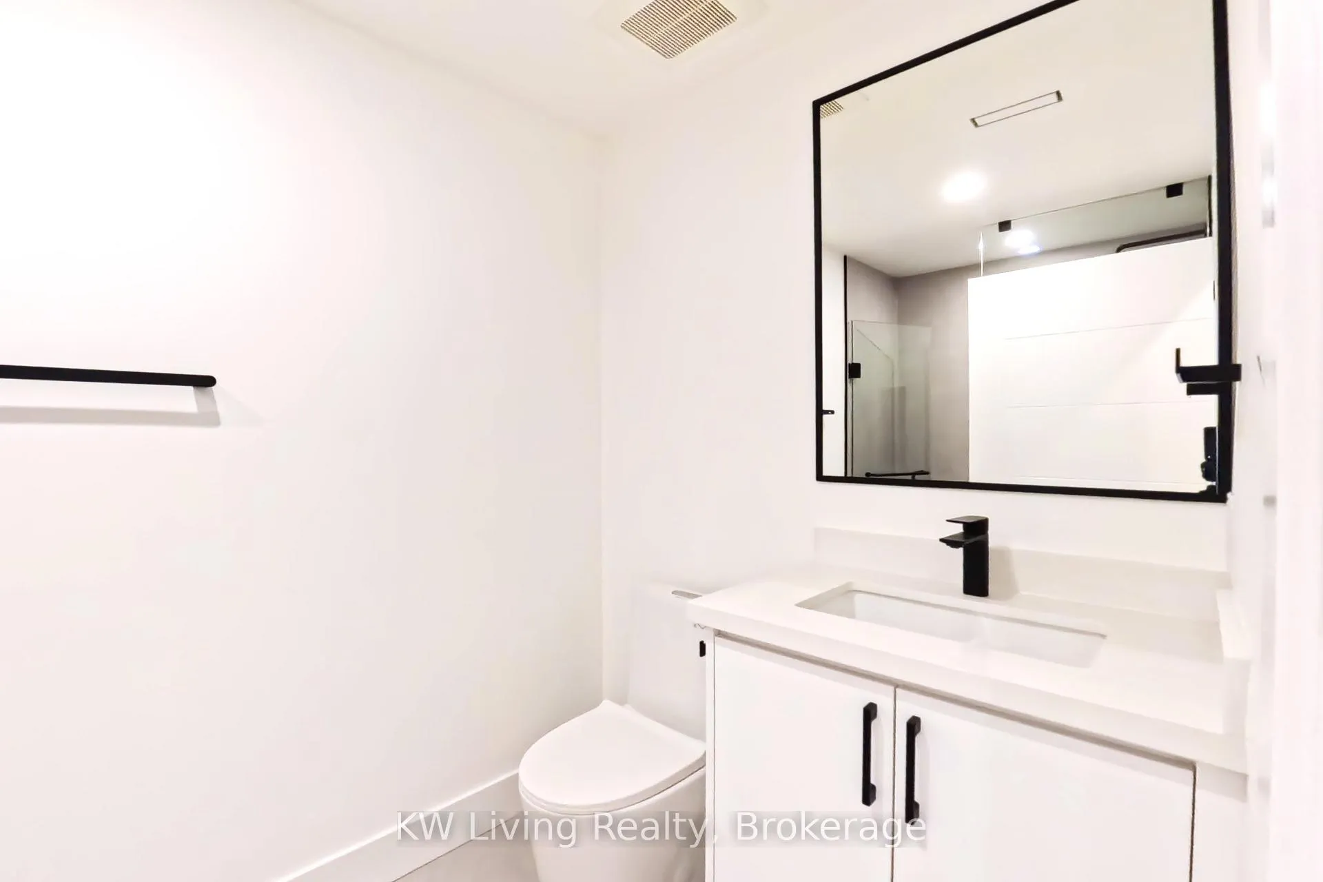 Photo 13 of Unit 101, 712 Eglinton Avenue E, Toronto, Leaside — HOMEH