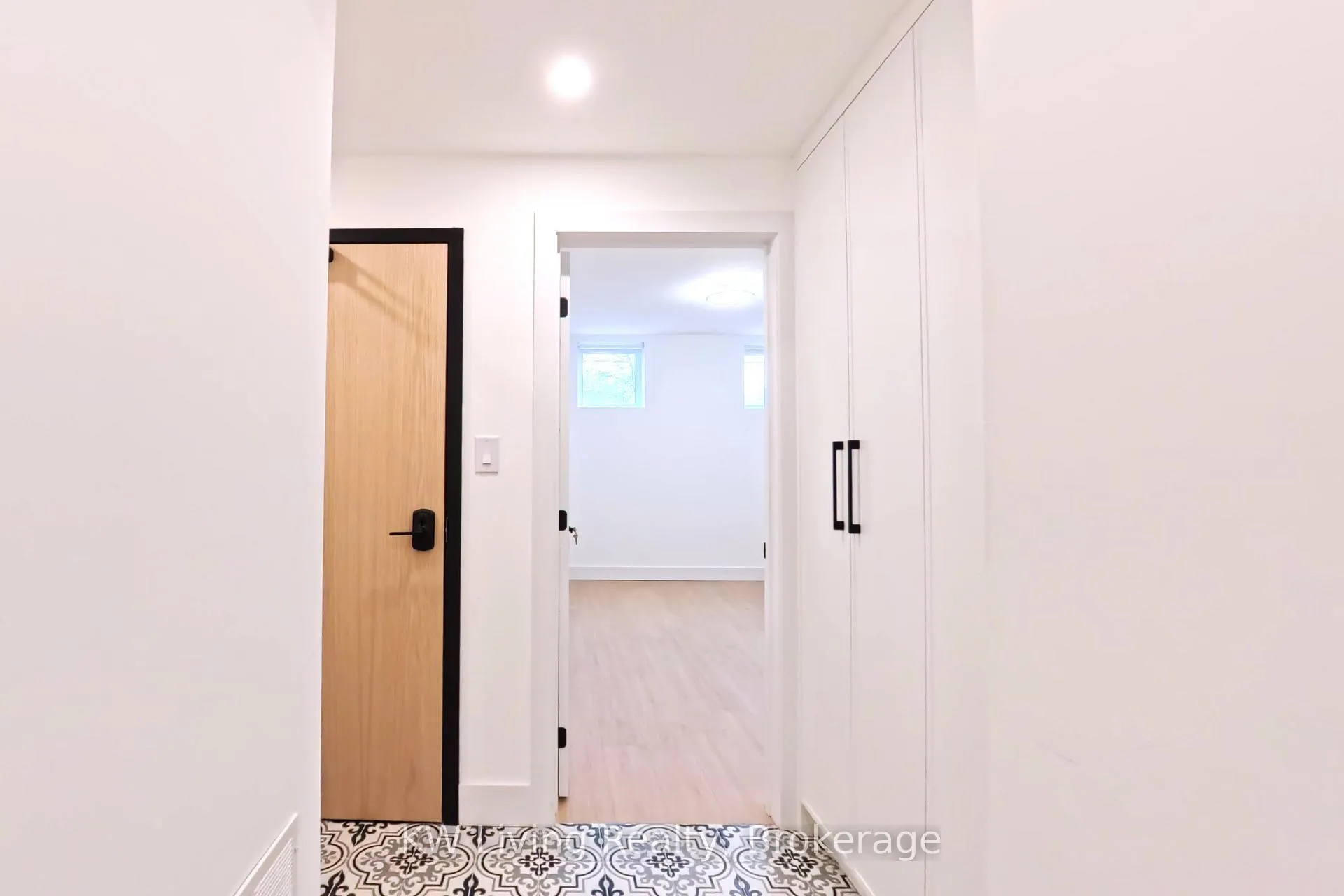 Photo 14 of Unit 101, 712 Eglinton Avenue E, Toronto, Leaside — HOMEH