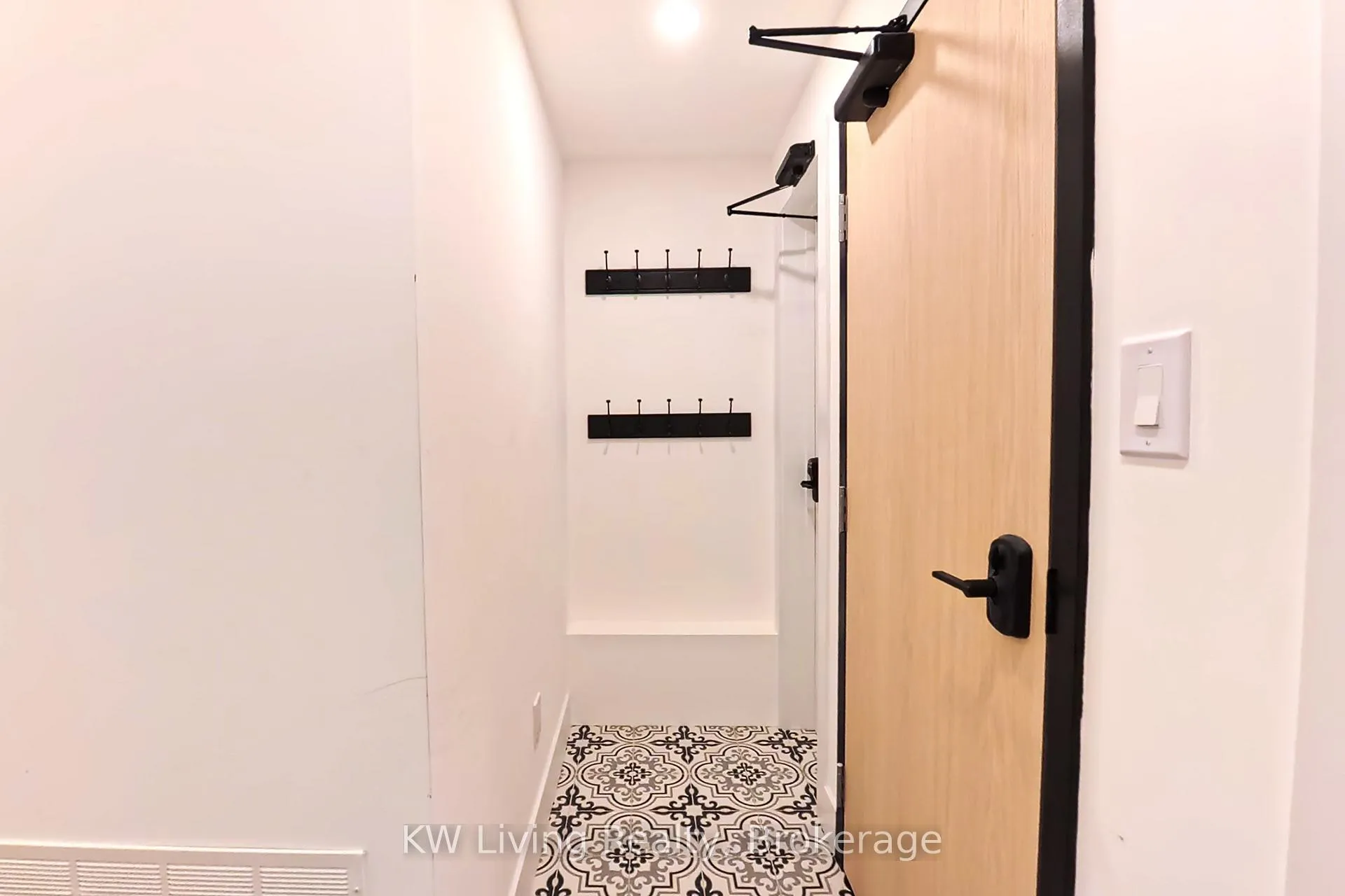 Photo 19 of Unit 101, 712 Eglinton Avenue E, Toronto, Leaside — HOMEH