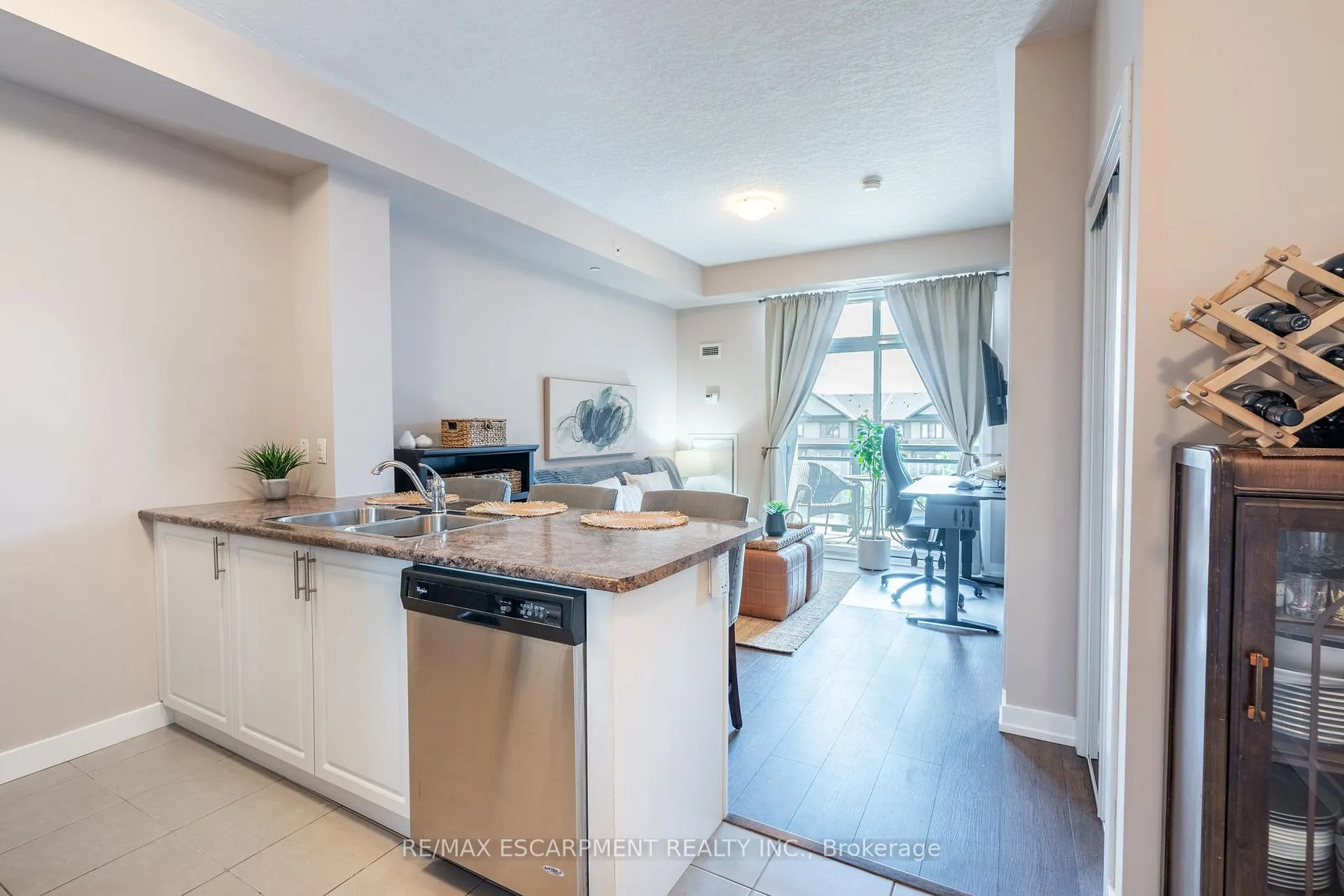 Photo 9 of Unit 313, 35 Southshore Crescent, Hamilton, Lakeshore — HOMEH