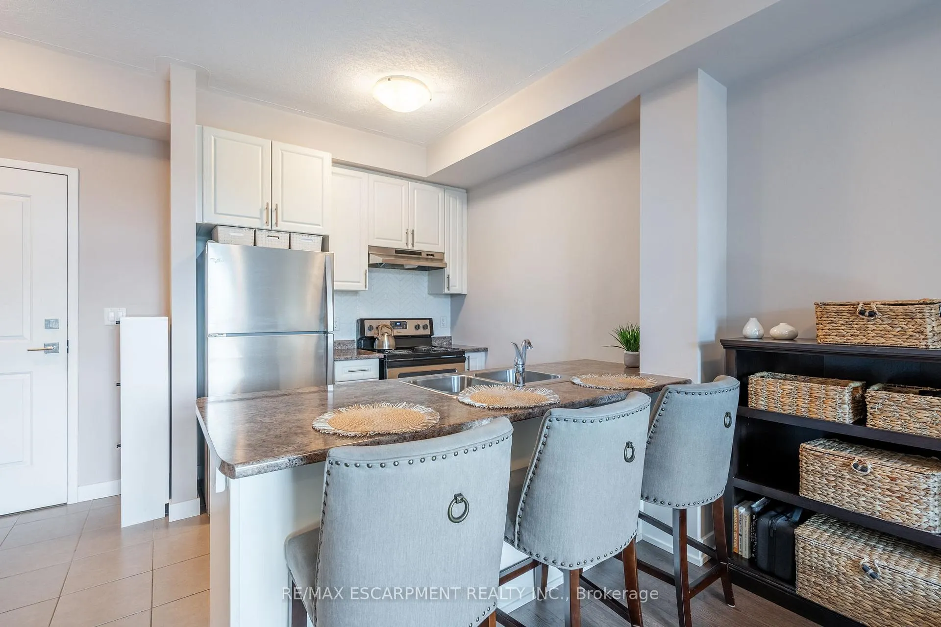 Photo 10 of Unit 313, 35 Southshore Crescent, Hamilton, Lakeshore — HOMEH