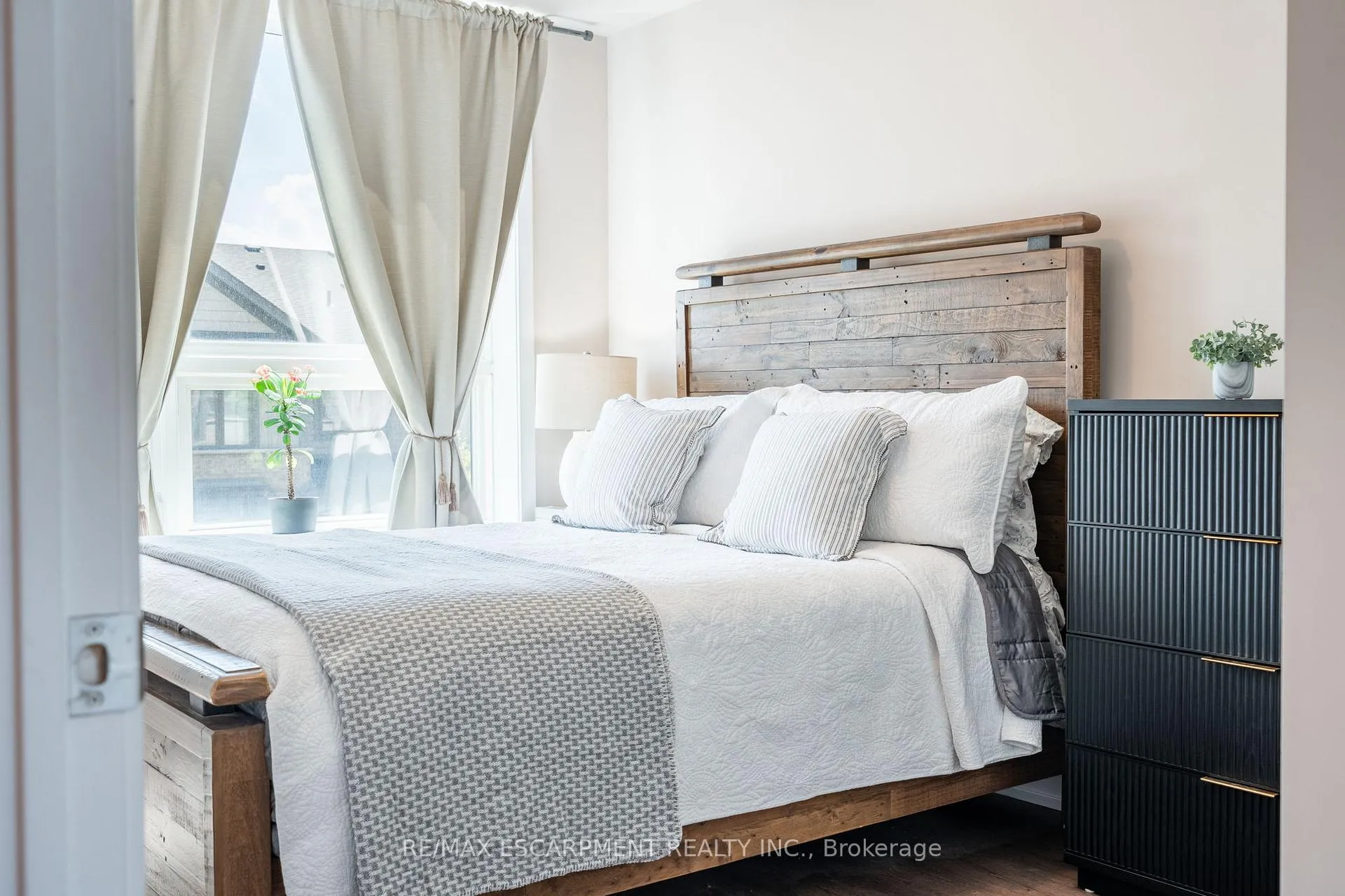Photo 16 of Unit 313, 35 Southshore Crescent, Hamilton, Lakeshore — HOMEH