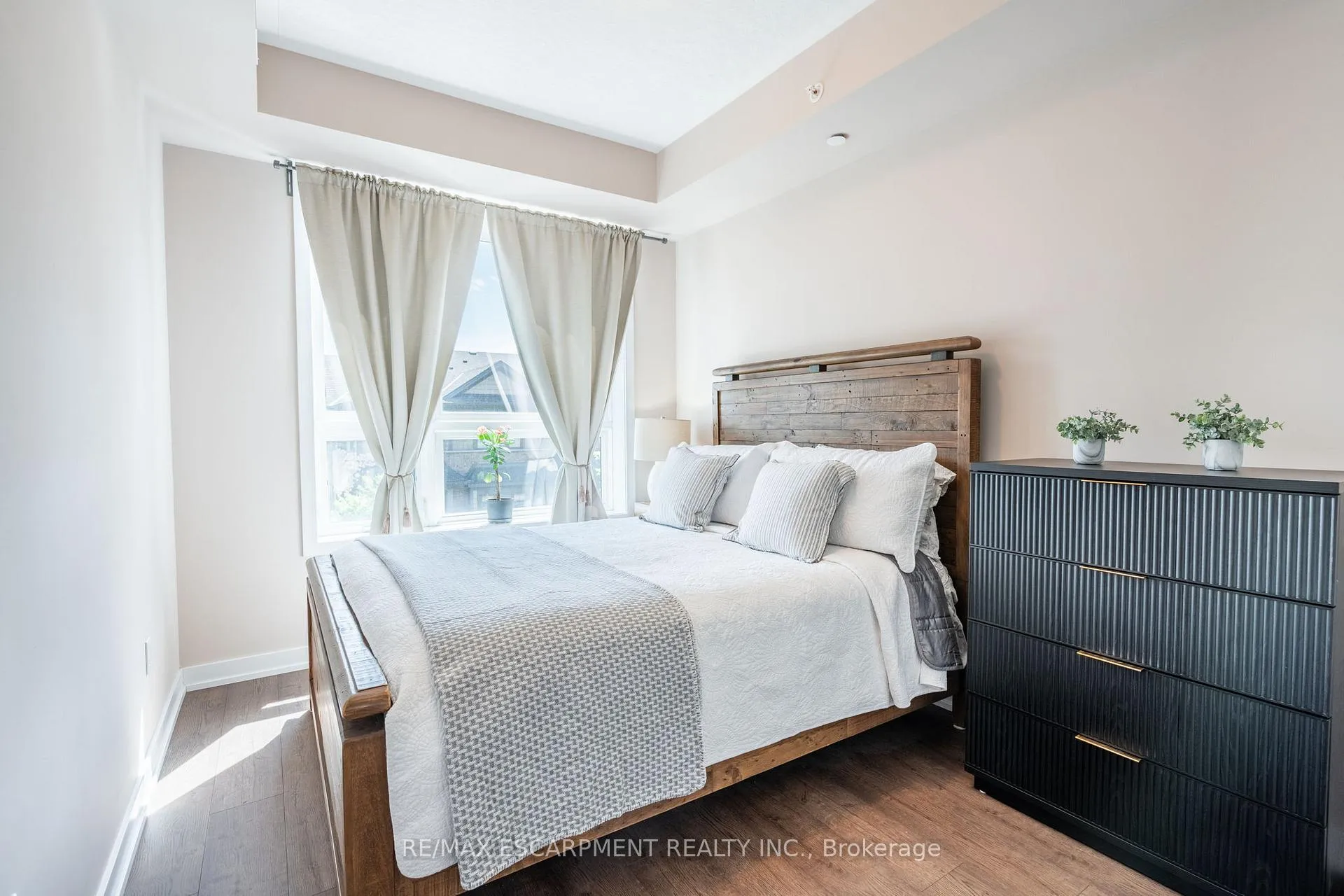 Photo 17 of Unit 313, 35 Southshore Crescent, Hamilton, Lakeshore — HOMEH