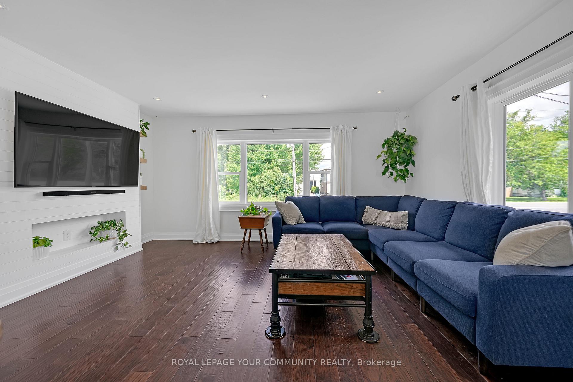 Photo 11 of 19036 Dufferin Street, King, Rural King — HOMEH