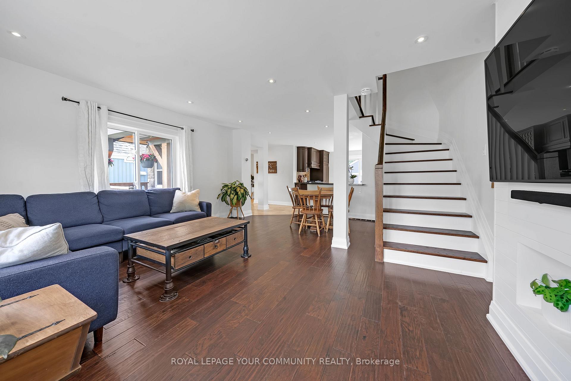 Photo 12 of 19036 Dufferin Street, King, Rural King — HOMEH