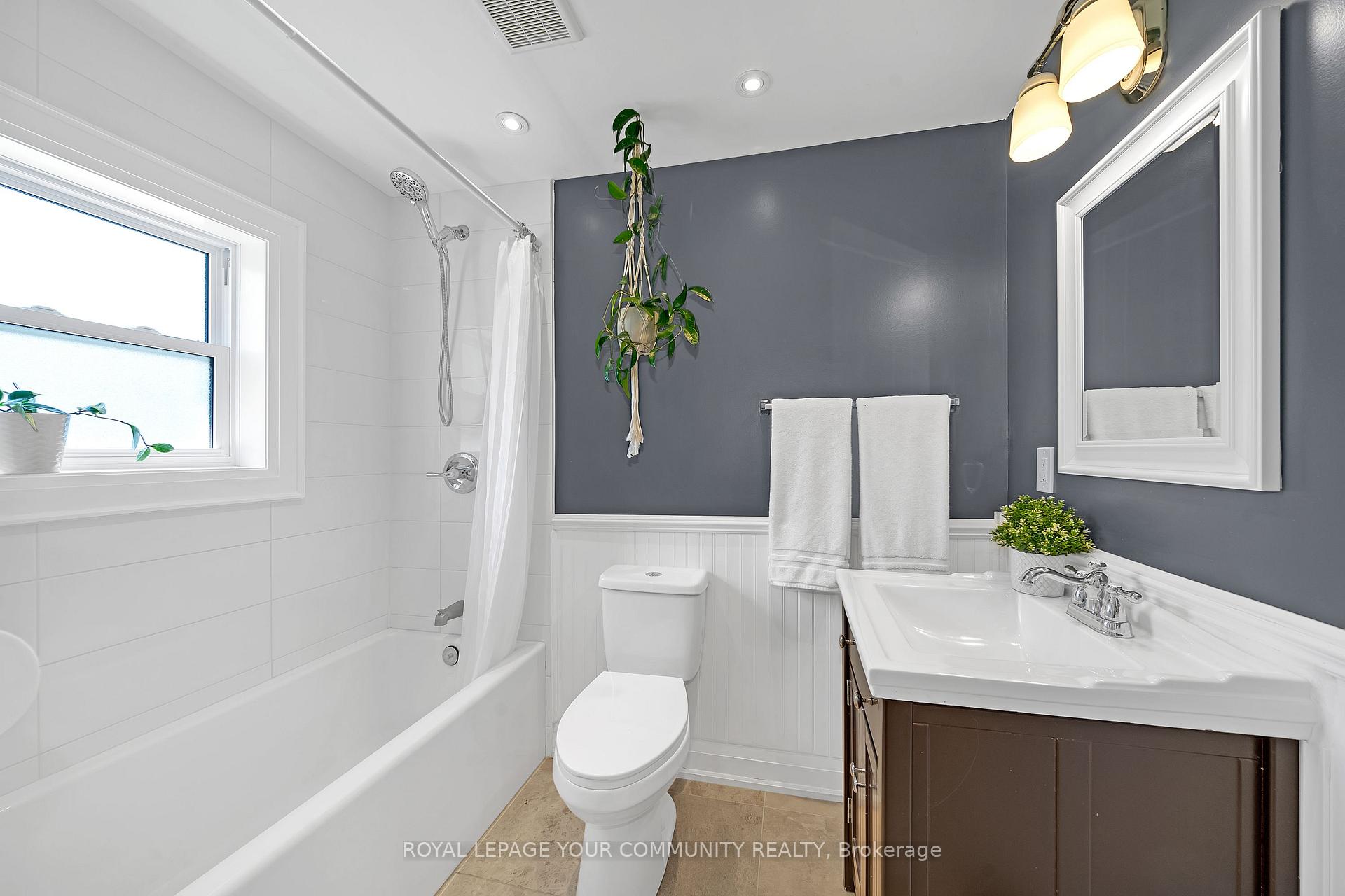 Photo 16 of 19036 Dufferin Street, King, Rural King — HOMEH