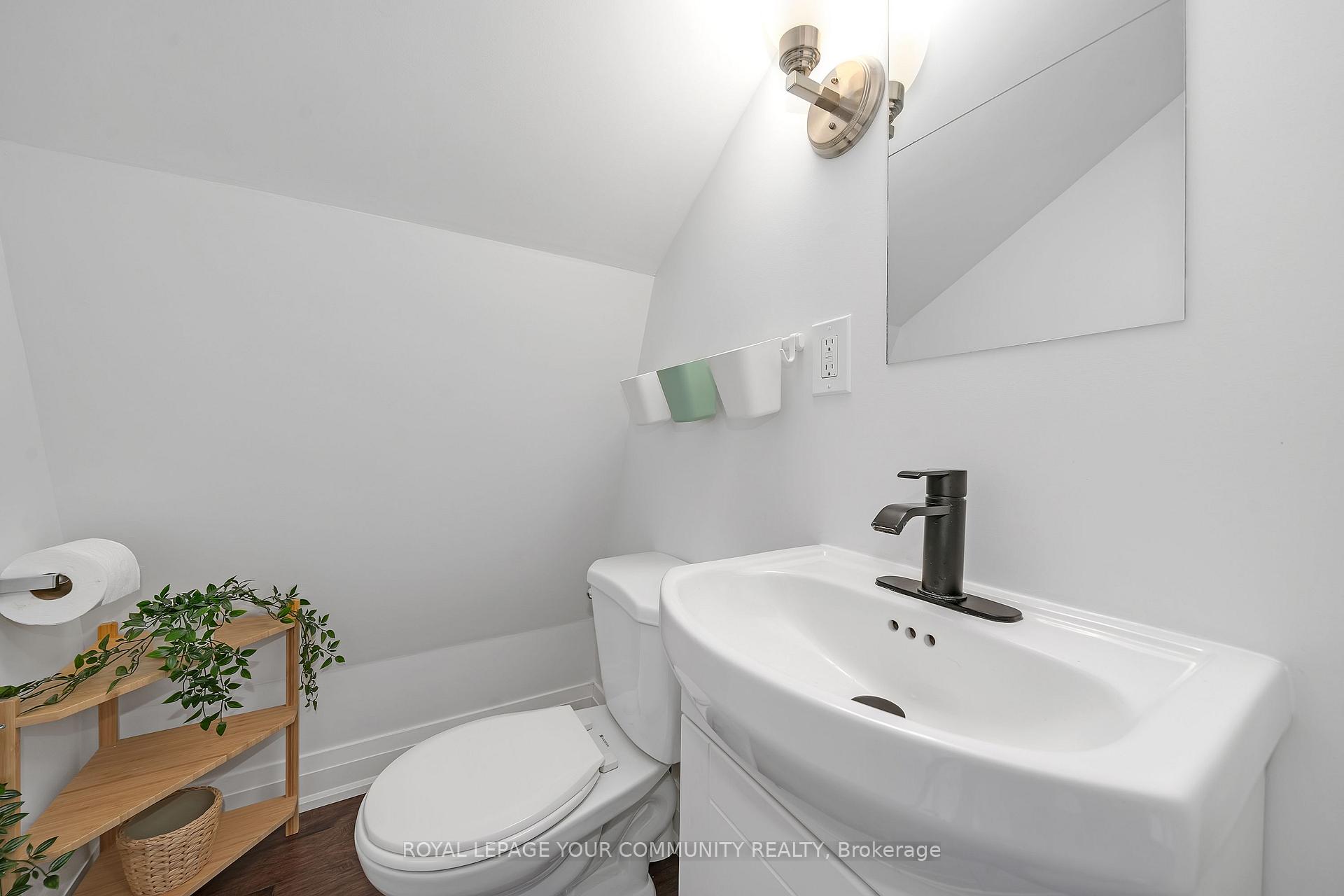 Photo 19 of 19036 Dufferin Street, King, Rural King — HOMEH