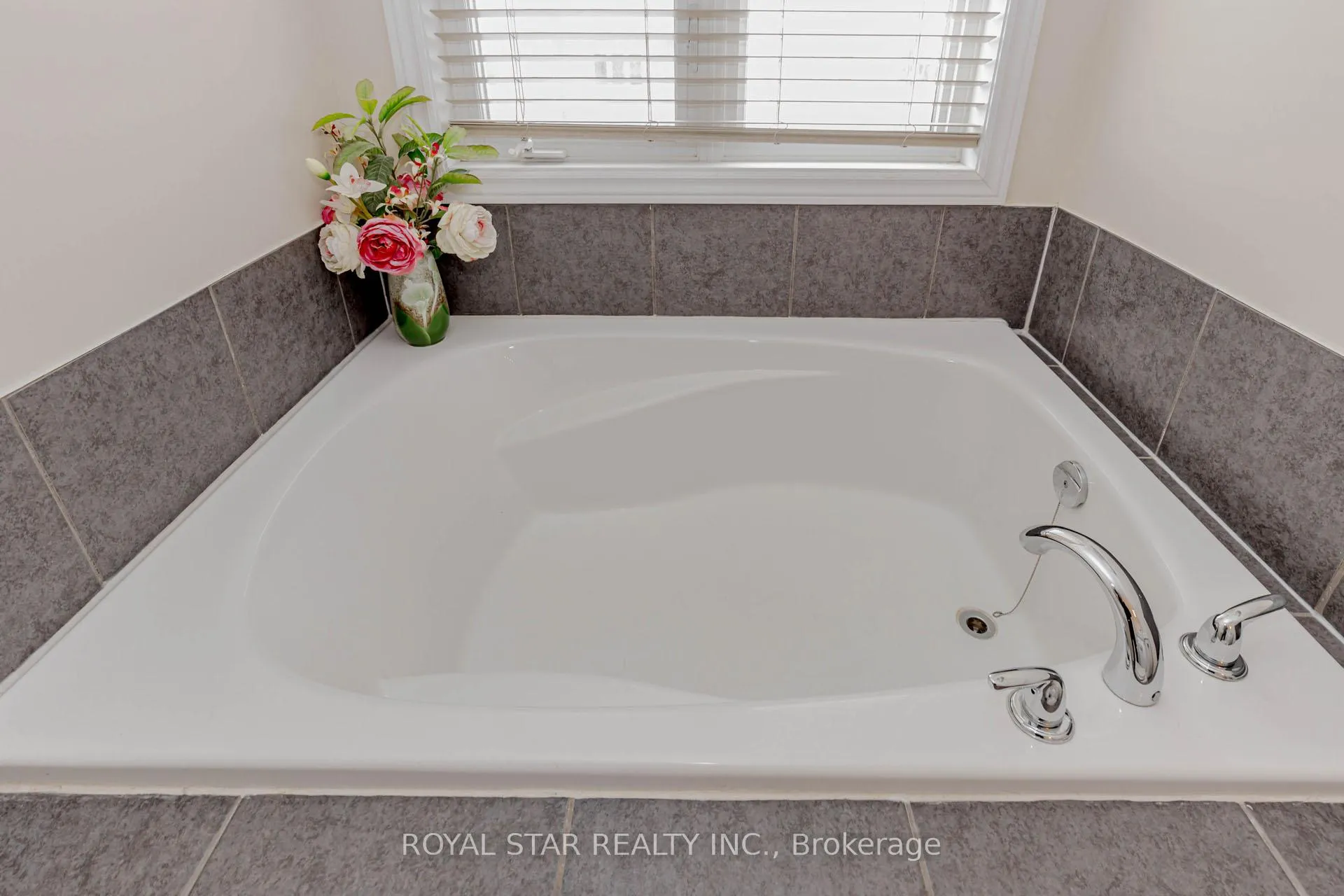 Photo 35 of 877 Cook Crescent, Shelburne — HOMEH