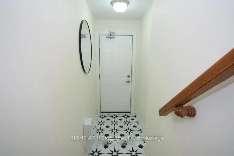 Photo 2 of Unit B, 493 Chapman Mills Drive, Ottawa, Barrhaven - Strandherd — HOMEH