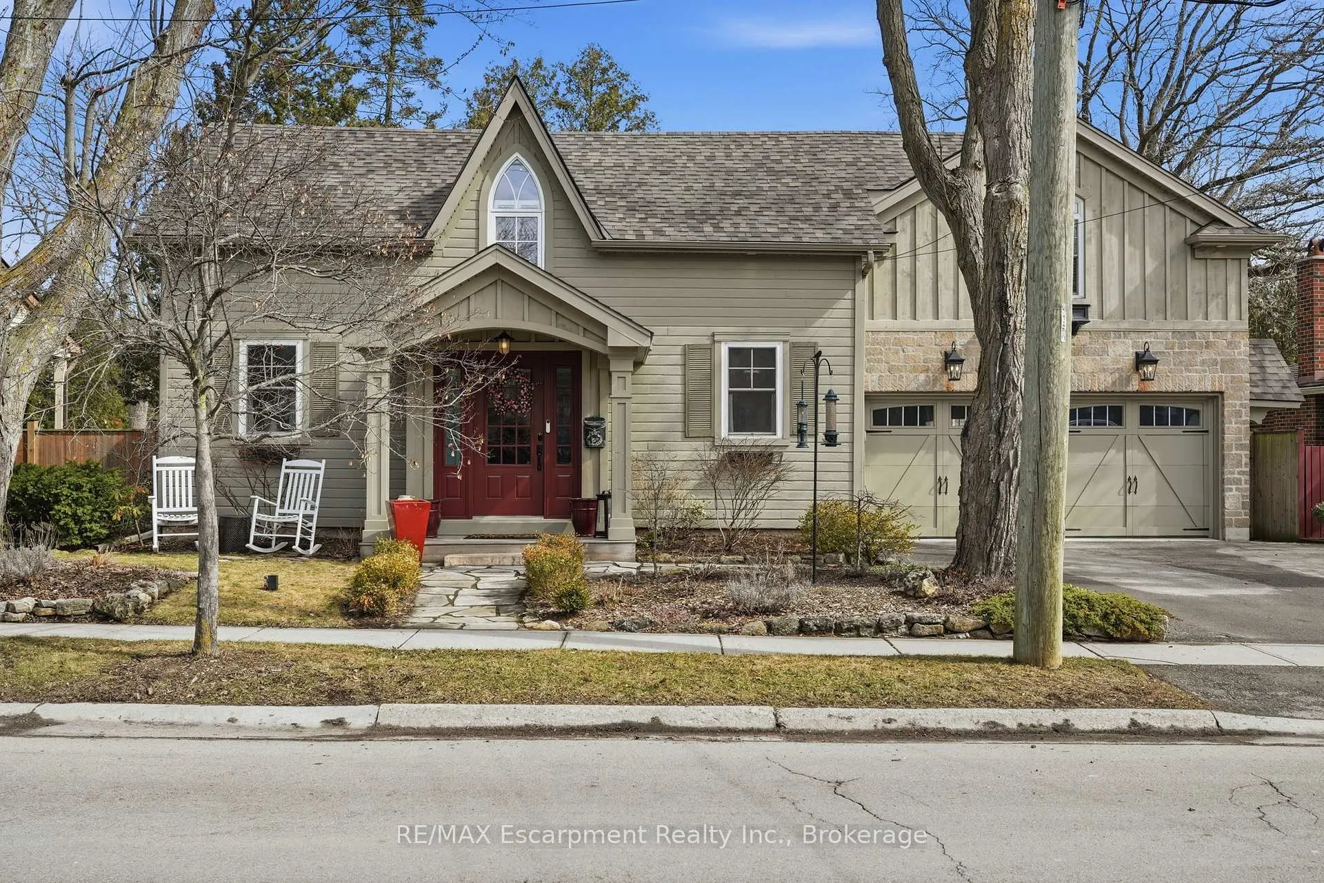 Photo 1 of 228 Mill Street N, Hamilton, Waterdown — HOMEH