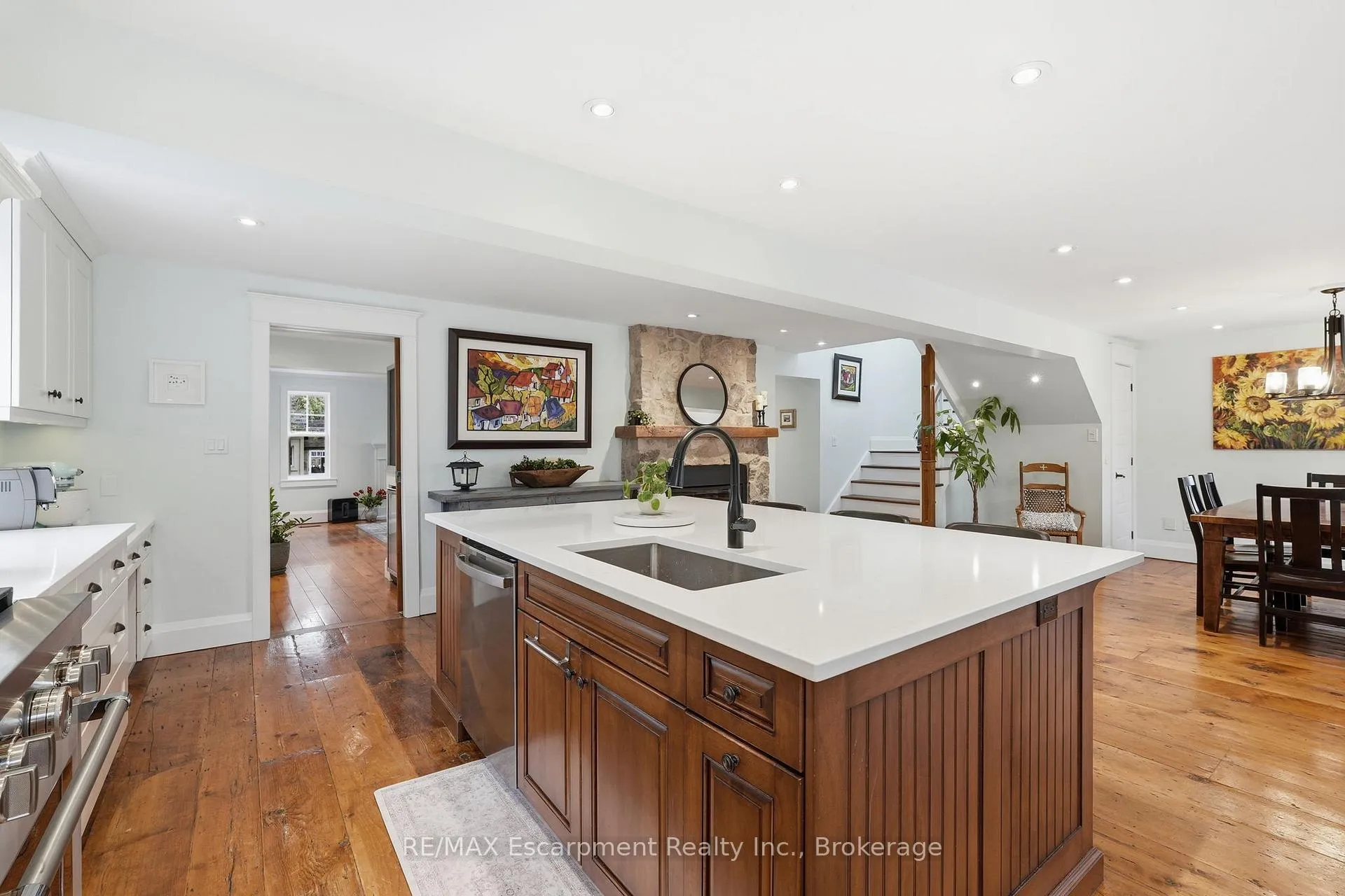 Photo 11 of 228 Mill Street N, Hamilton, Waterdown — HOMEH