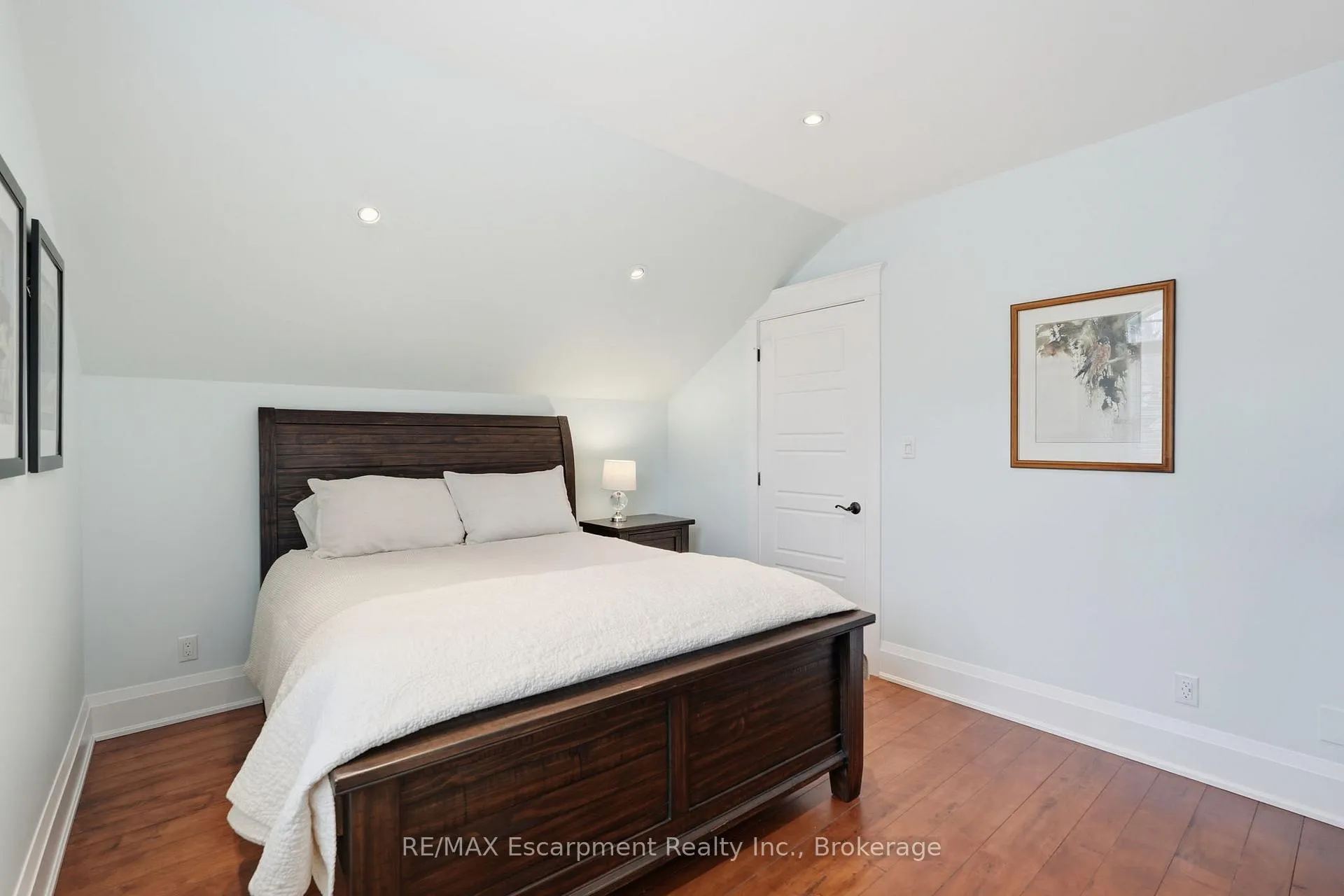 Photo 18 of 228 Mill Street N, Hamilton, Waterdown — HOMEH