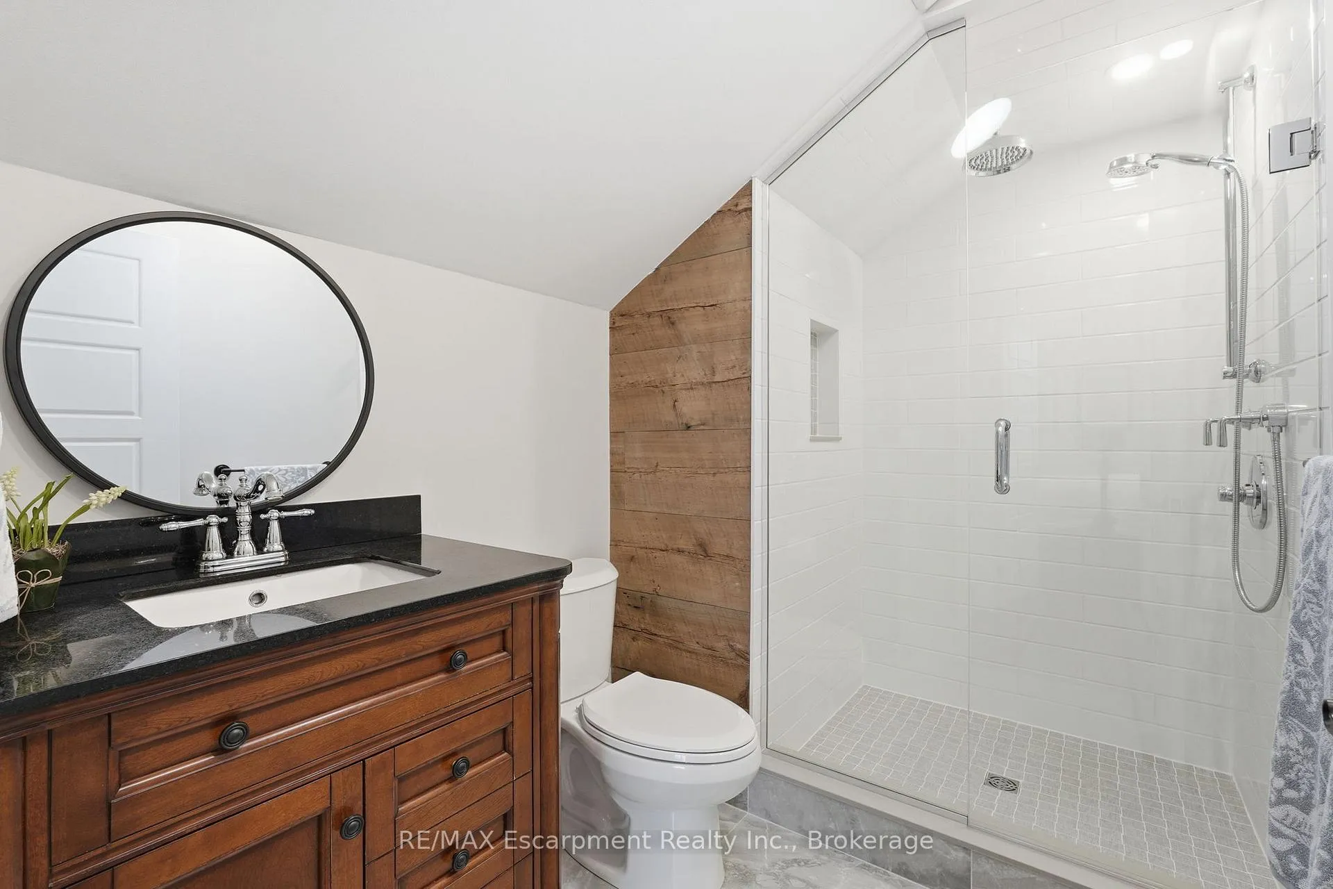 Photo 20 of 228 Mill Street N, Hamilton, Waterdown — HOMEH