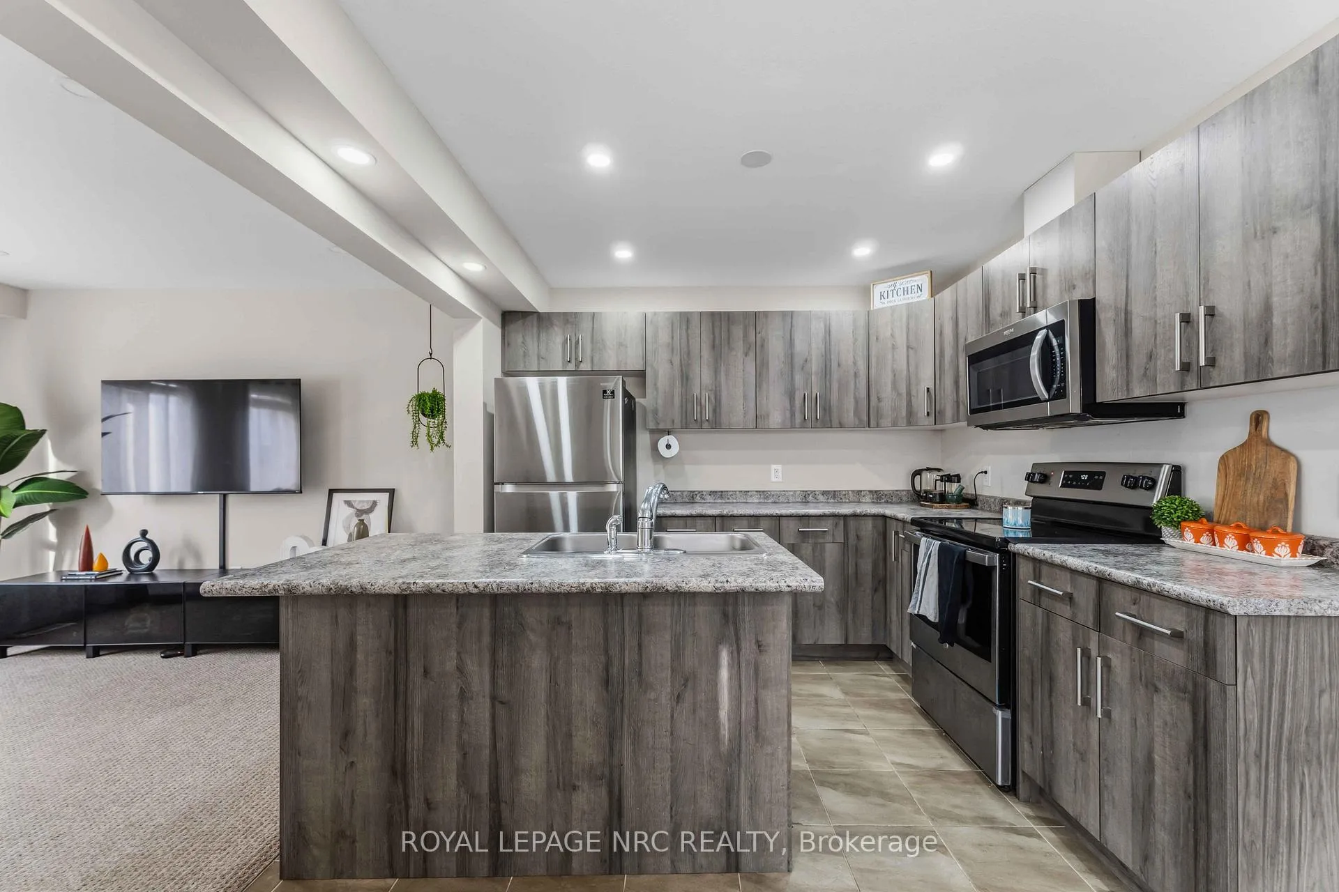 Photo 12 of 15 Hawthorn Avenue, Thorold, Confederation Heights — HOMEH