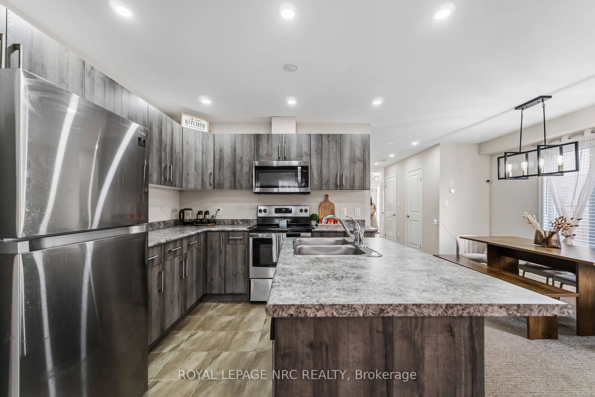 Photo 13 of 15 Hawthorn Avenue, Thorold, Confederation Heights — HOMEH