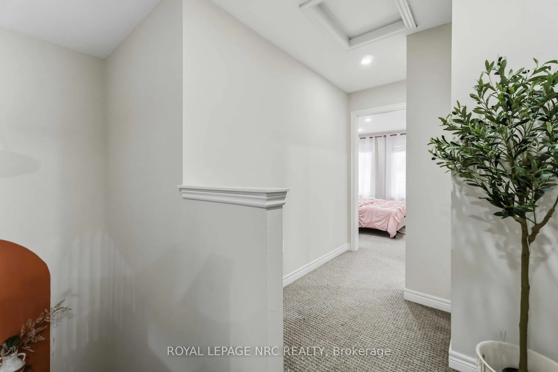 Photo 18 of 15 Hawthorn Avenue, Thorold, Confederation Heights — HOMEH