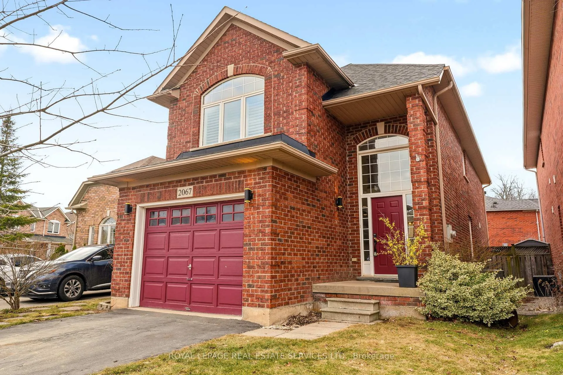 Photo 2 of 2067 Springdale Road, Oakville, Westmount — HOMEH