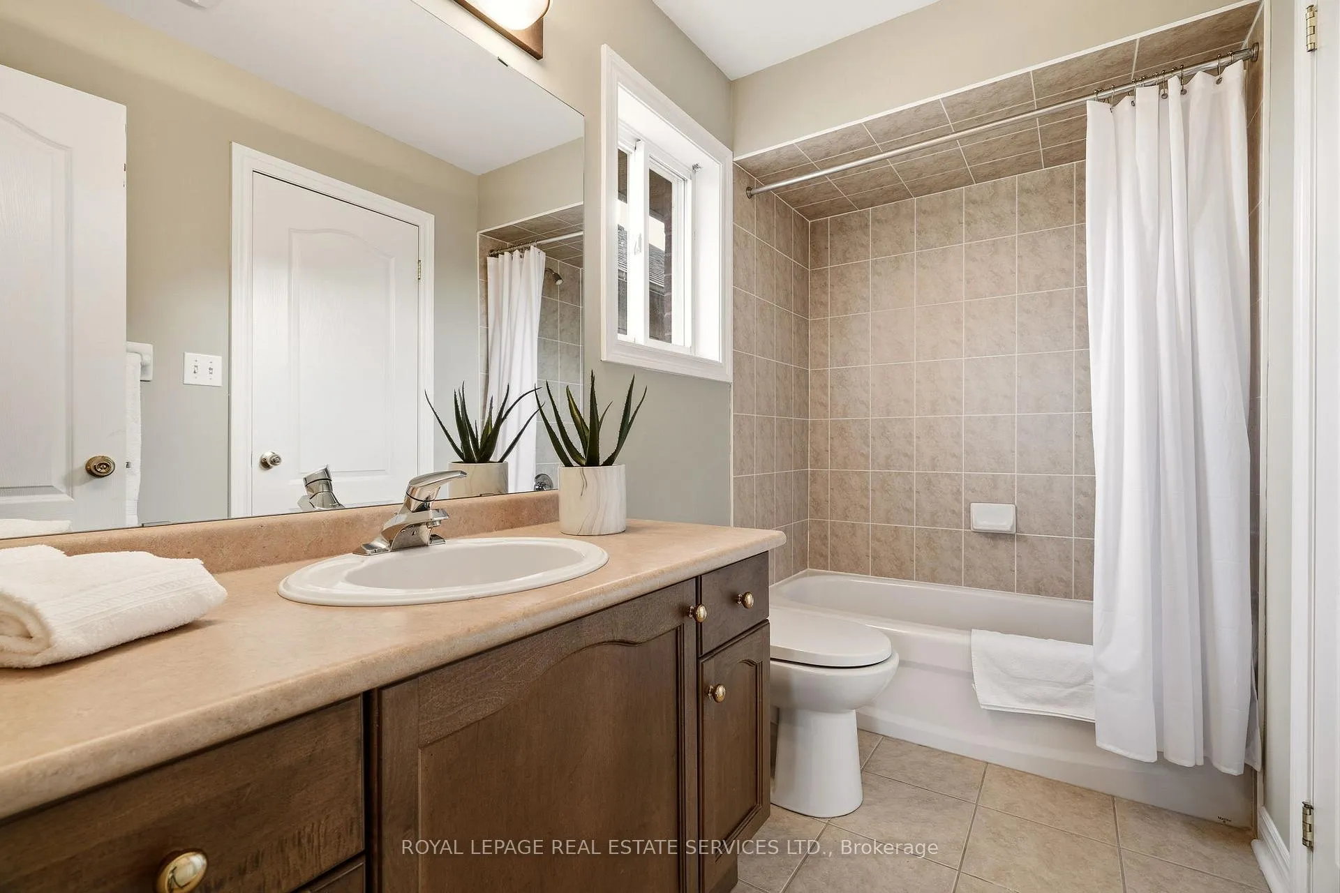 Photo 35 of 2067 Springdale Road, Oakville, Westmount — HOMEH