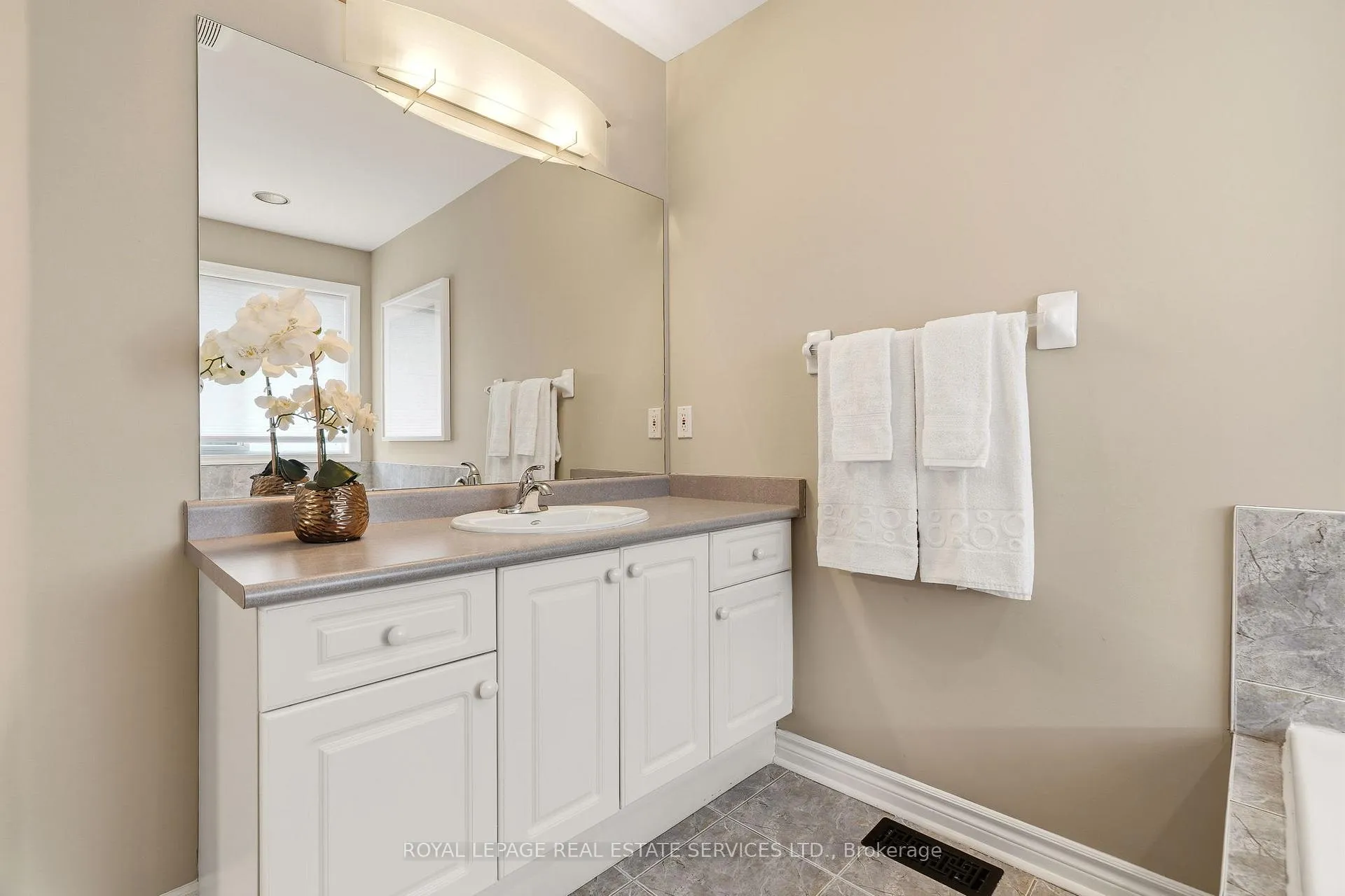 Photo 42 of 2067 Springdale Road, Oakville, Westmount — HOMEH