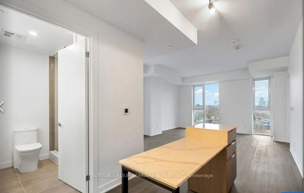 Photo 4 of Unit 902, 185 Alberta Avenue, Toronto, Oakwood Village — HOMEH