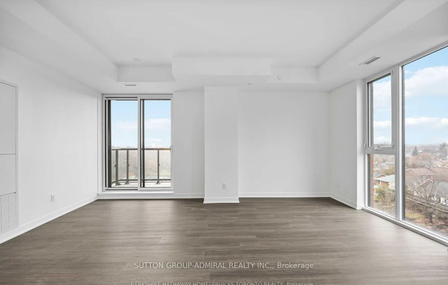 Photo 11 of Unit 902, 185 Alberta Avenue, Toronto, Oakwood Village — HOMEH