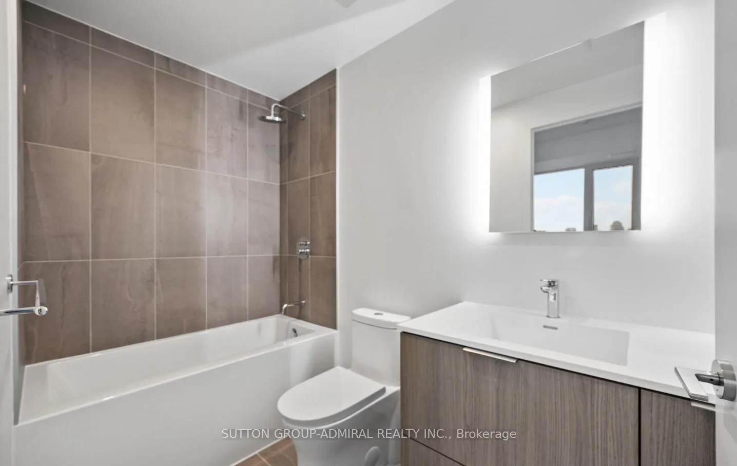 Photo 12 of Unit 902, 185 Alberta Avenue, Toronto, Oakwood Village — HOMEH