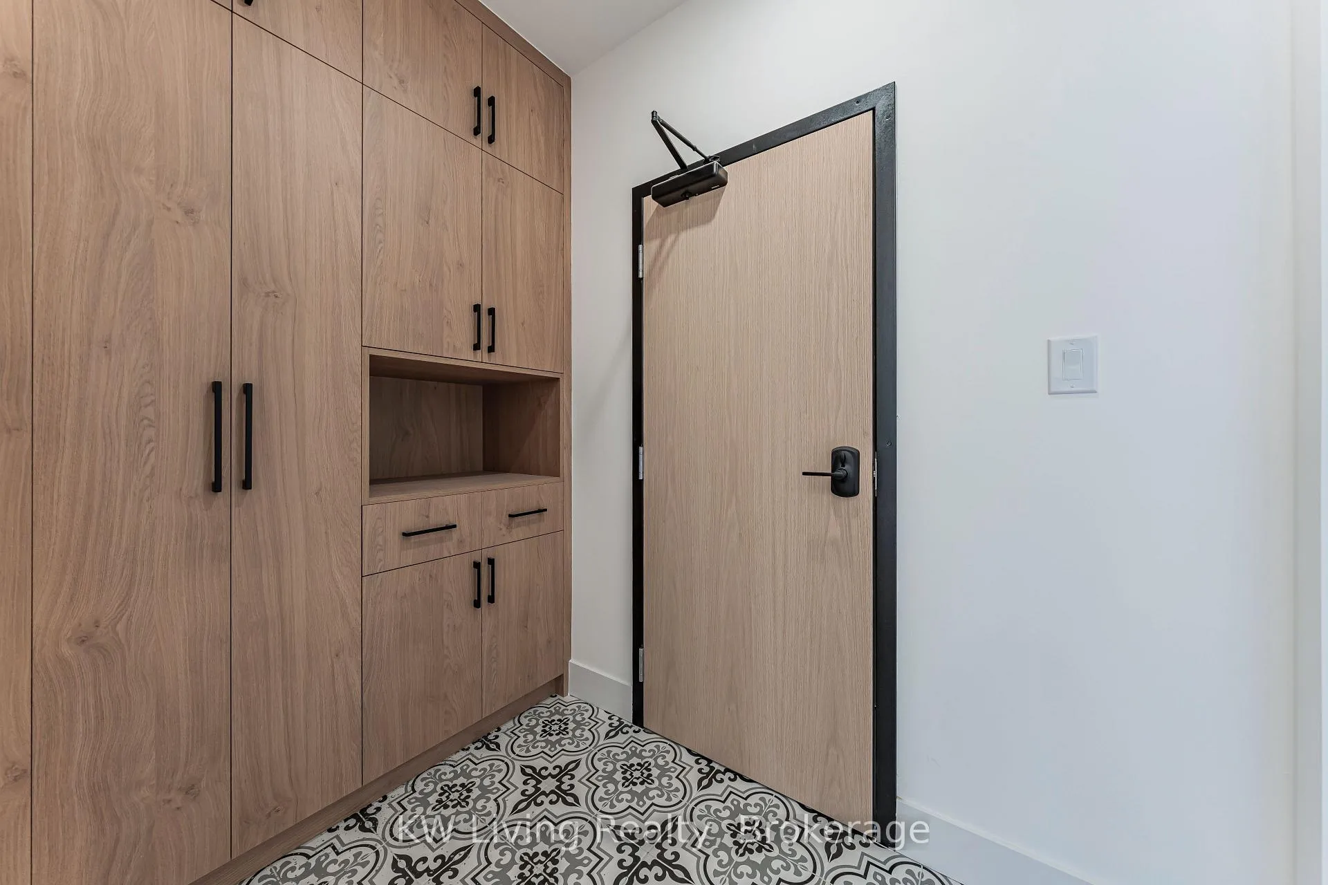 Photo 3 of Unit 201, 712 Eglinton Avenue E, Toronto, Leaside — HOMEH