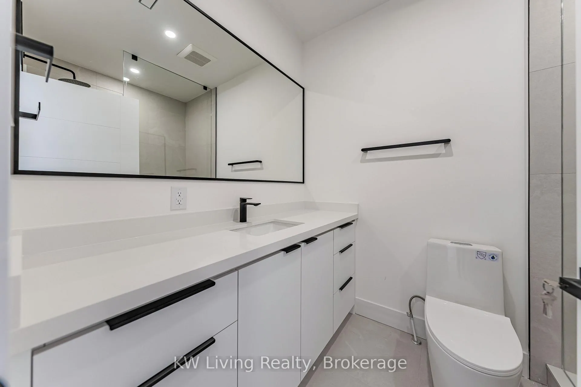 Photo 6 of Unit 201, 712 Eglinton Avenue E, Toronto, Leaside — HOMEH