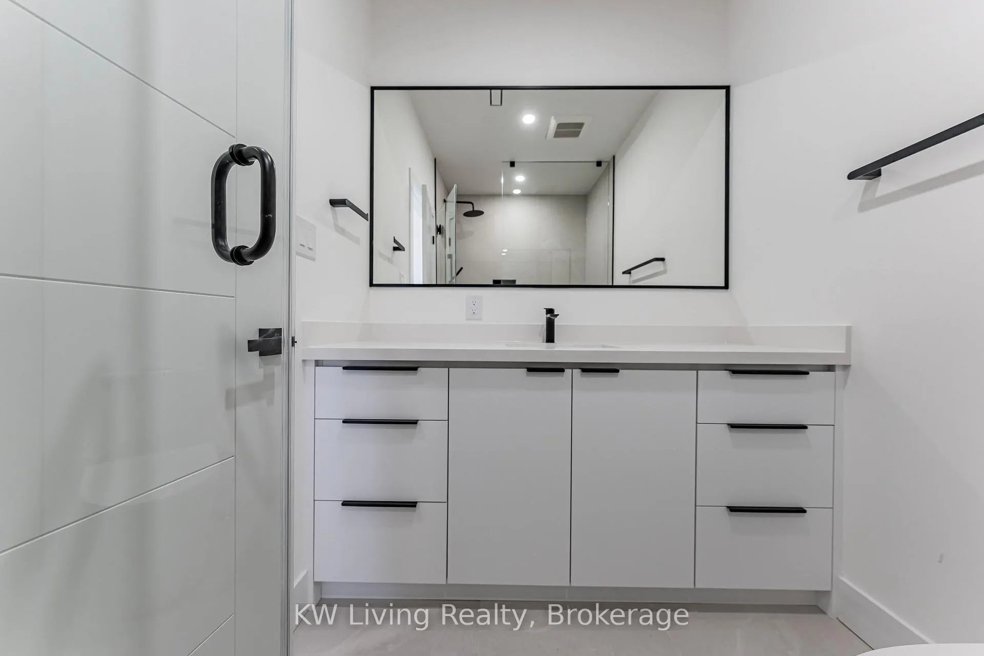 Photo 8 of Unit 201, 712 Eglinton Avenue E, Toronto, Leaside — HOMEH