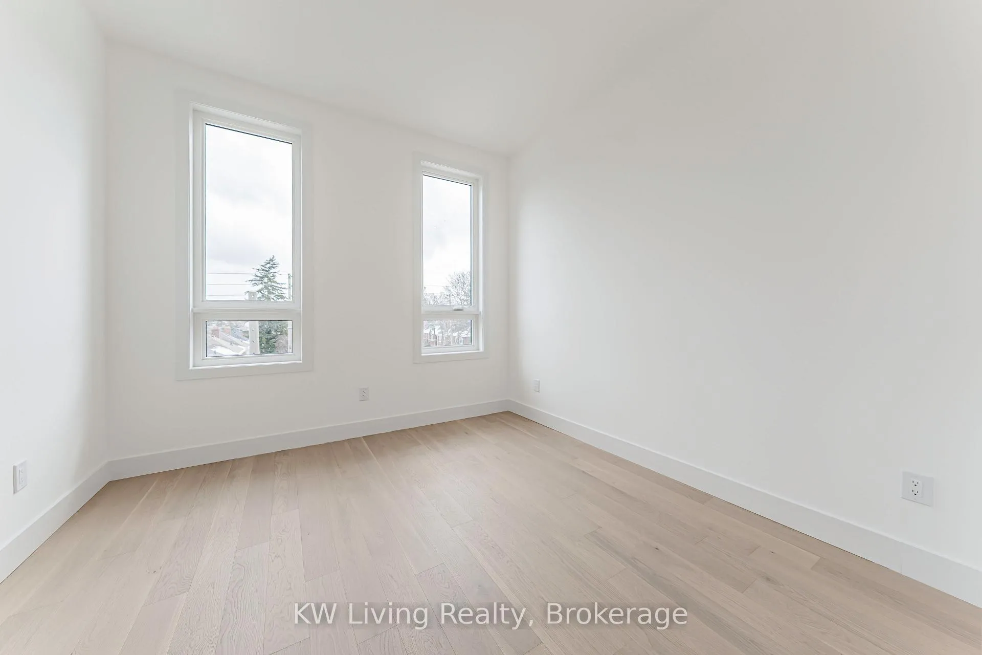 Photo 9 of Unit 201, 712 Eglinton Avenue E, Toronto, Leaside — HOMEH