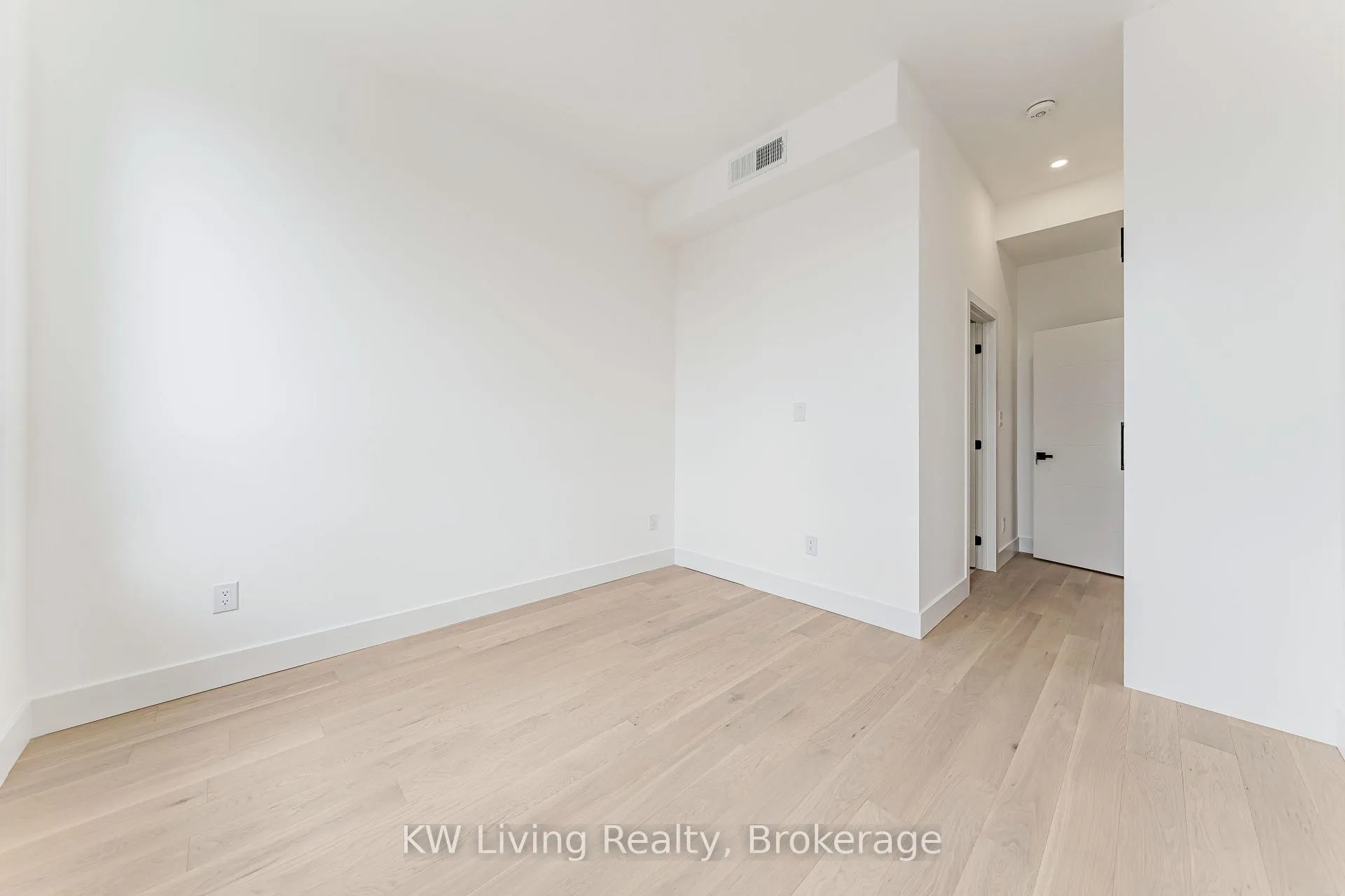 Photo 13 of Unit 201, 712 Eglinton Avenue E, Toronto, Leaside — HOMEH