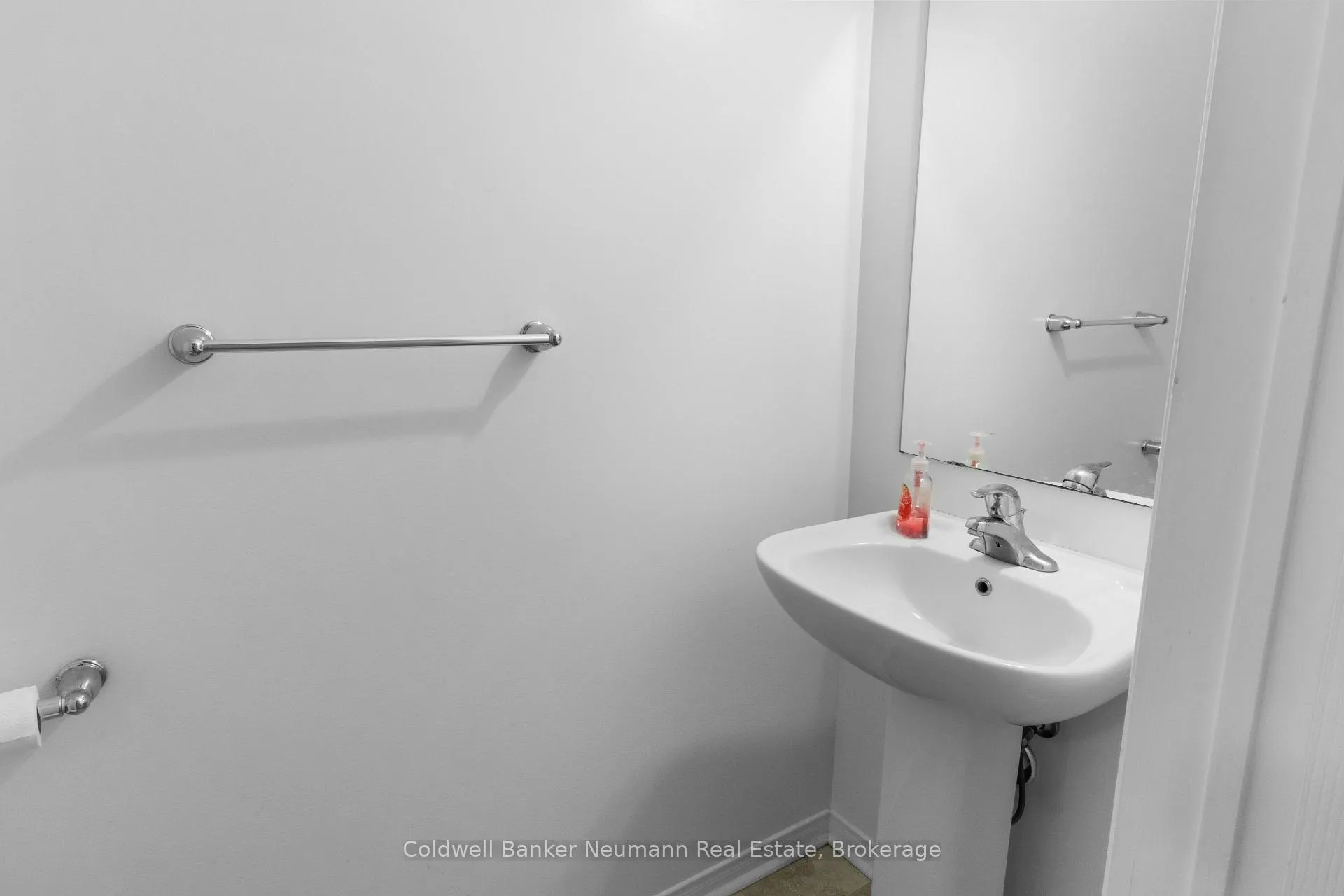 Photo 5 of Unit 107, 1035 Victoria Road S, Guelph, Kortright East — HOMEH