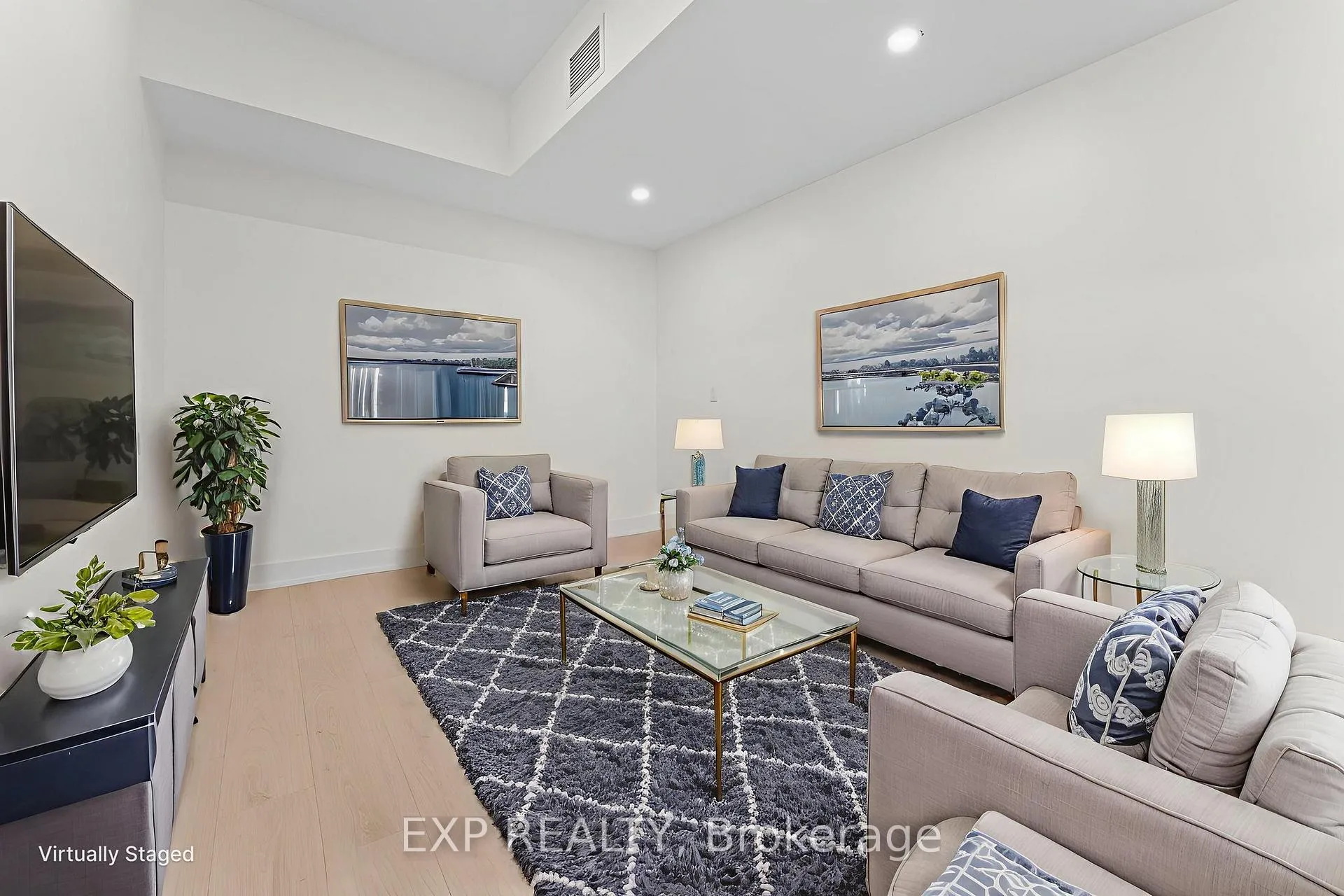 Photo 3 of Unit Unit #2, 1558 Queen Street E, Toronto, Greenwood-Coxwell — HOMEH