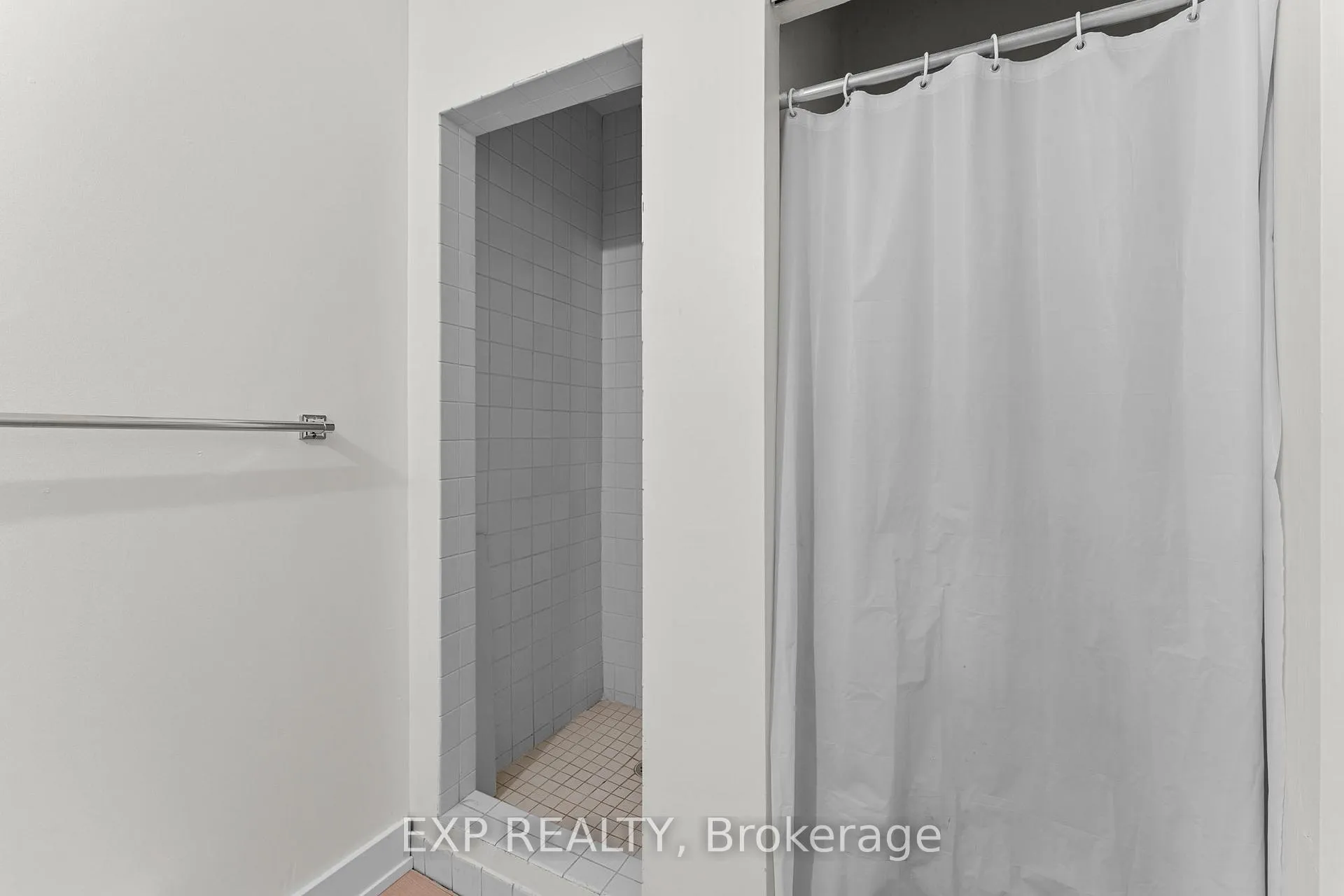 Photo 22 of Unit Unit #2, 1558 Queen Street E, Toronto, Greenwood-Coxwell — HOMEH