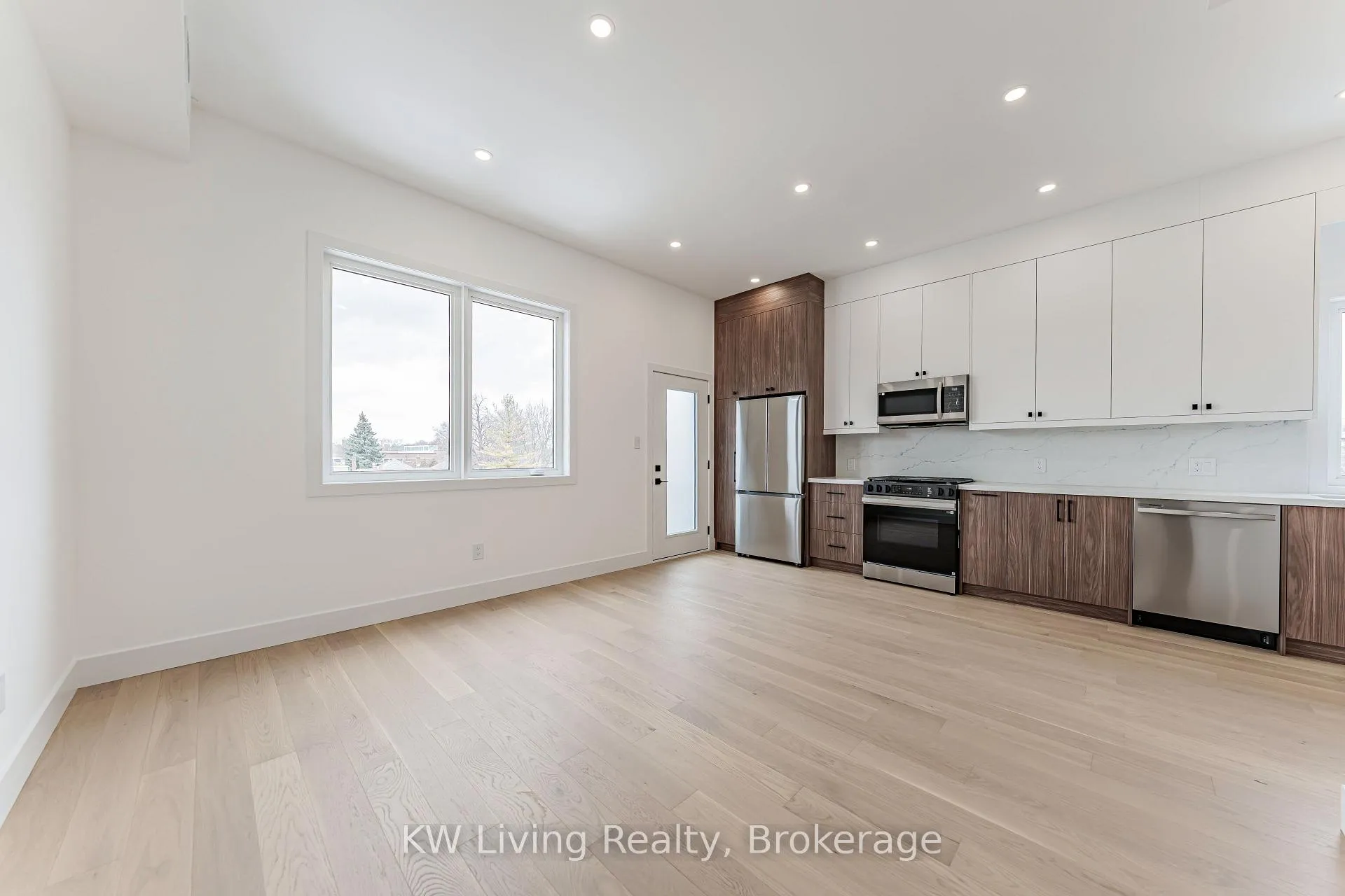 Photo 1 of Unit 301, 712 Eglinton Avenue E, Toronto, Leaside — HOMEH
