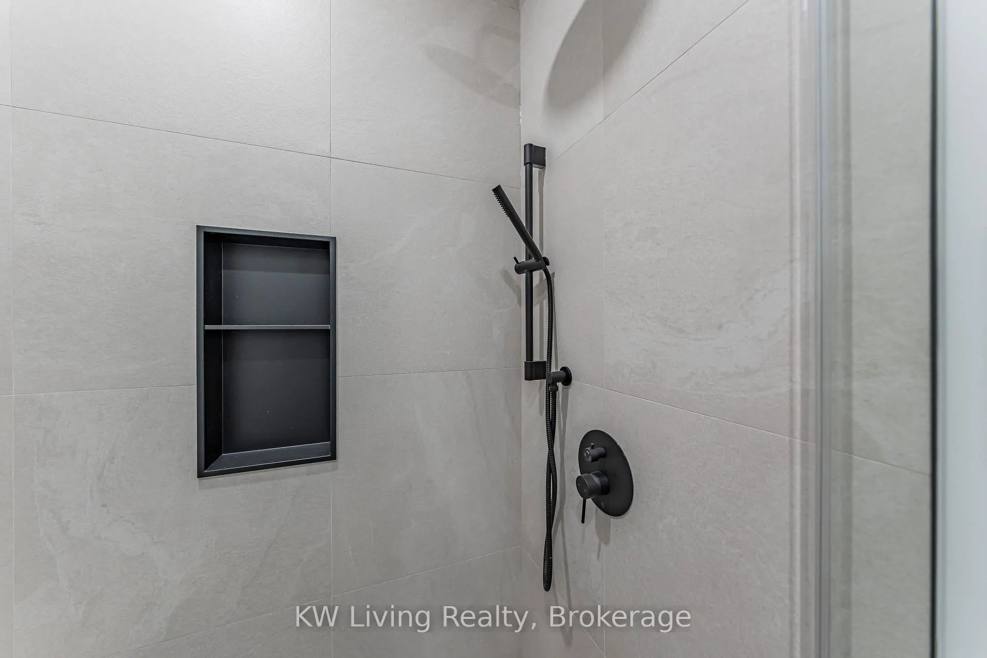 Photo 8 of Unit 301, 712 Eglinton Avenue E, Toronto, Leaside — HOMEH