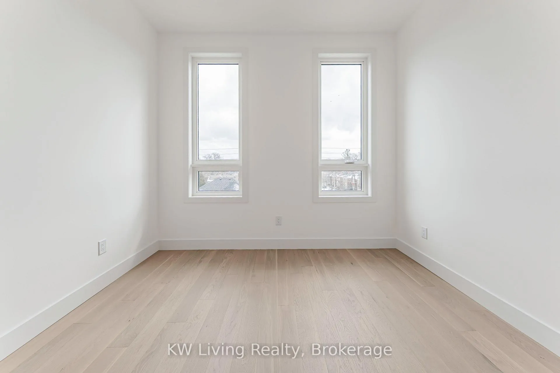 Photo 11 of Unit 301, 712 Eglinton Avenue E, Toronto, Leaside — HOMEH