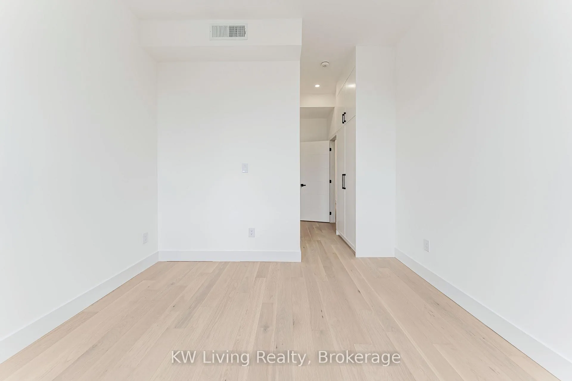 Photo 13 of Unit 301, 712 Eglinton Avenue E, Toronto, Leaside — HOMEH