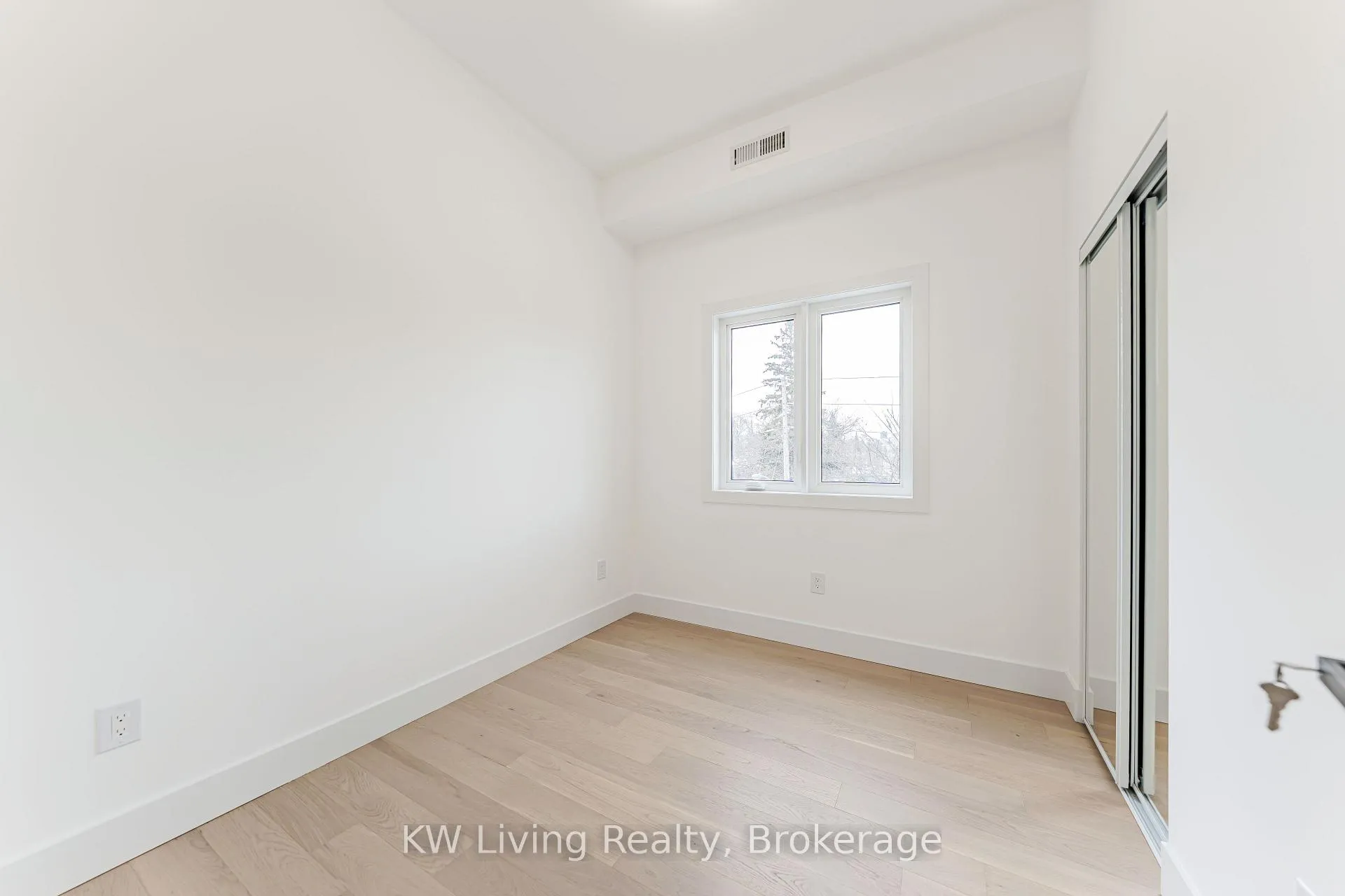 Photo 16 of Unit 301, 712 Eglinton Avenue E, Toronto, Leaside — HOMEH