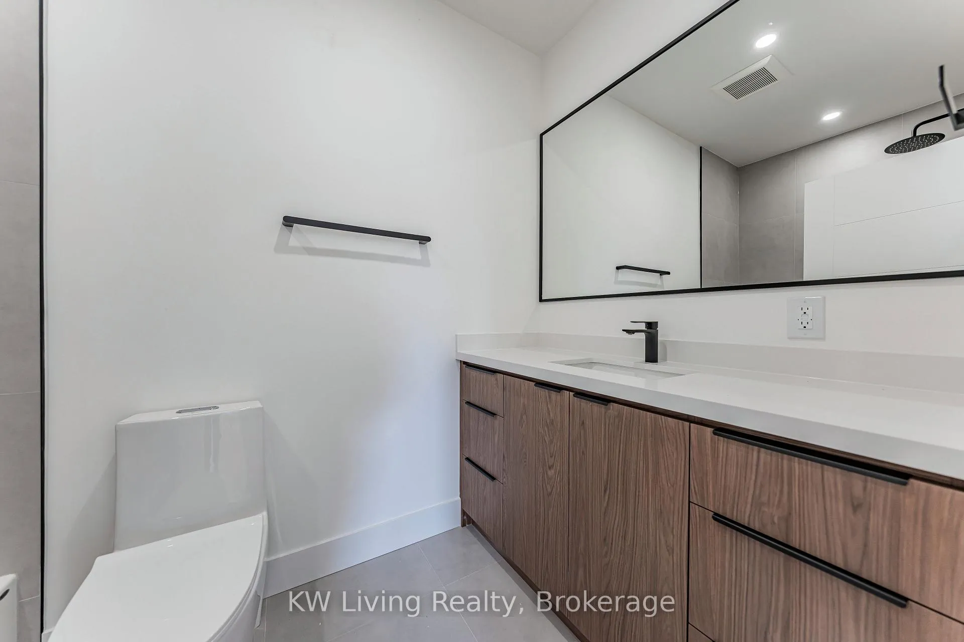Photo 25 of Unit 301, 712 Eglinton Avenue E, Toronto, Leaside — HOMEH