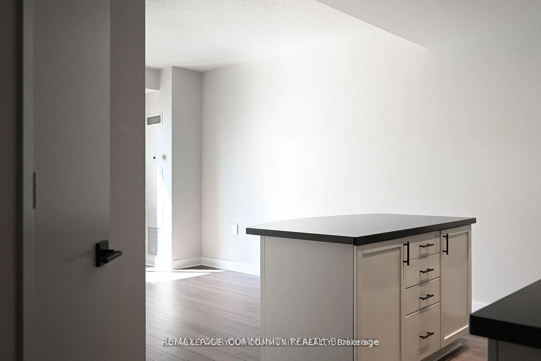 Photo 5 of Unit 1214, 85 Bloor Street E, Toronto, Church-Yonge Corridor — HOMEH
