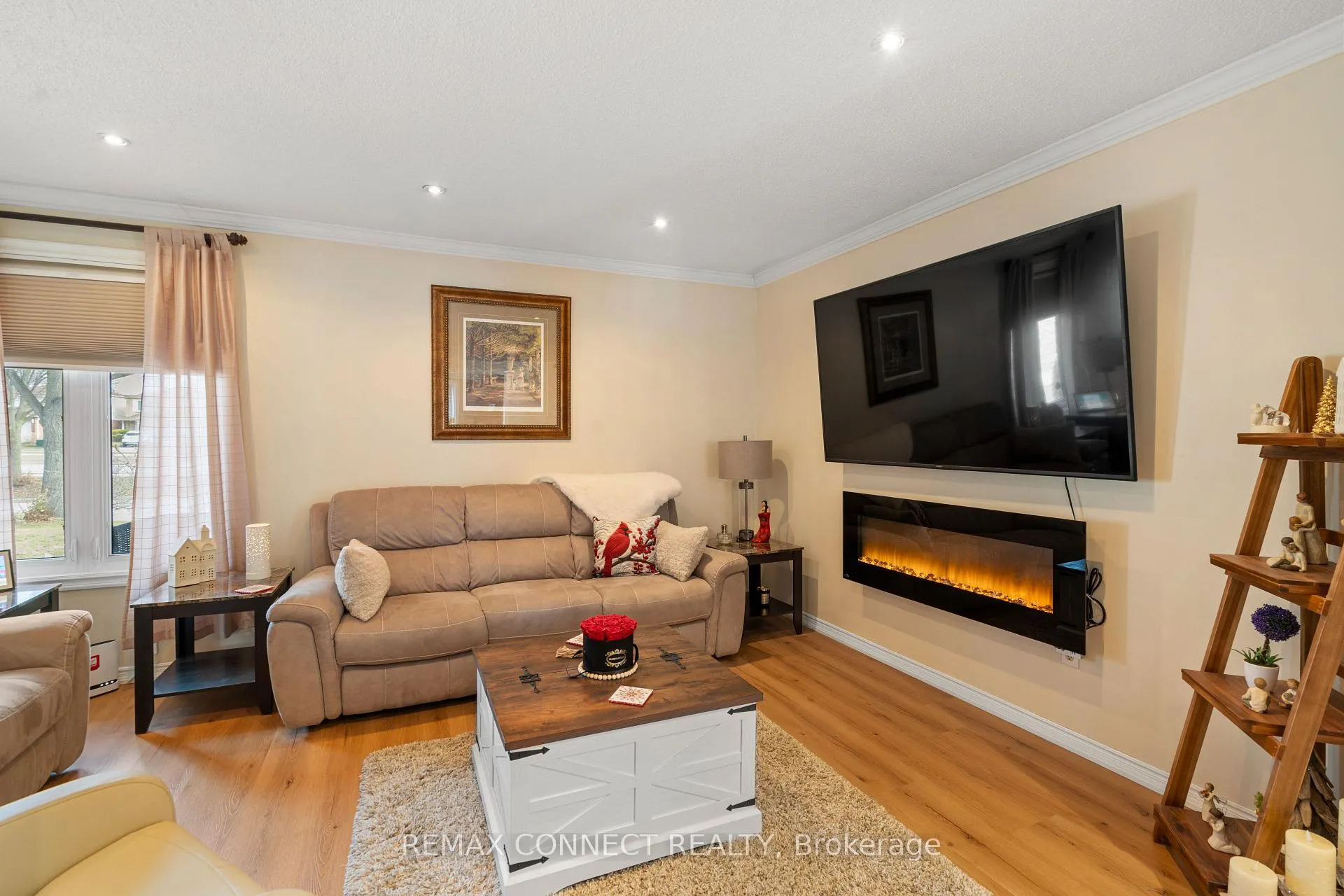 Photo 7 of 52 Marshall Crescent, Ajax, Central West — HOMEH